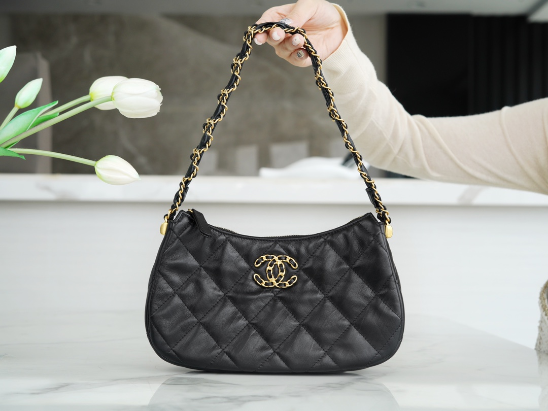 CHANEL 𝒉𝒐𝒃𝒐 Large black genuine leather Another dark horse season