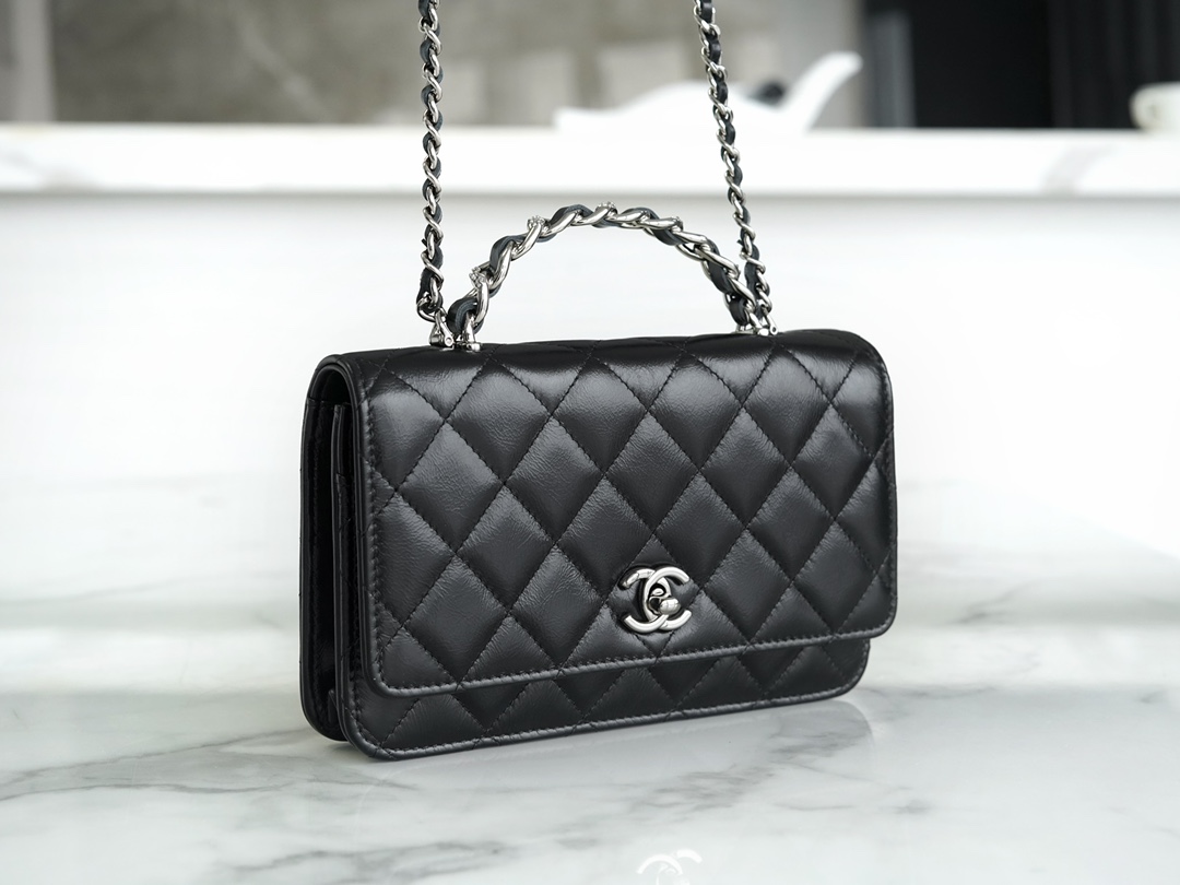 CHANEL rhinestone handle woc black 🖤 The leather is soft cowhide, wear Size: 12x19x3.5cm 17 CHANEL rhinestone handle woc black 🖤 The leather is soft cowhide, wear Size: 12x19x3.5cm - Image 17