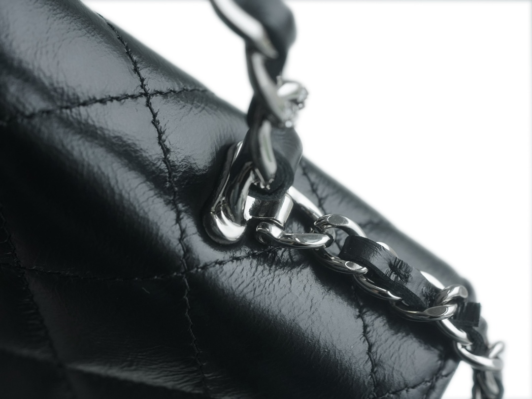 CHANEL rhinestone handle woc black 🖤 The leather is soft cowhide, wear Size: 12x19x3.5cm 4 CHANEL rhinestone handle woc black 🖤 The leather is soft cowhide, wear Size: 12x19x3.5cm - Image 4