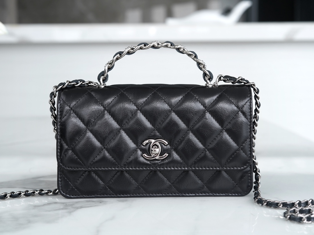 Rhinestone Handle Accordion Black Size: 11*18.5*6cm