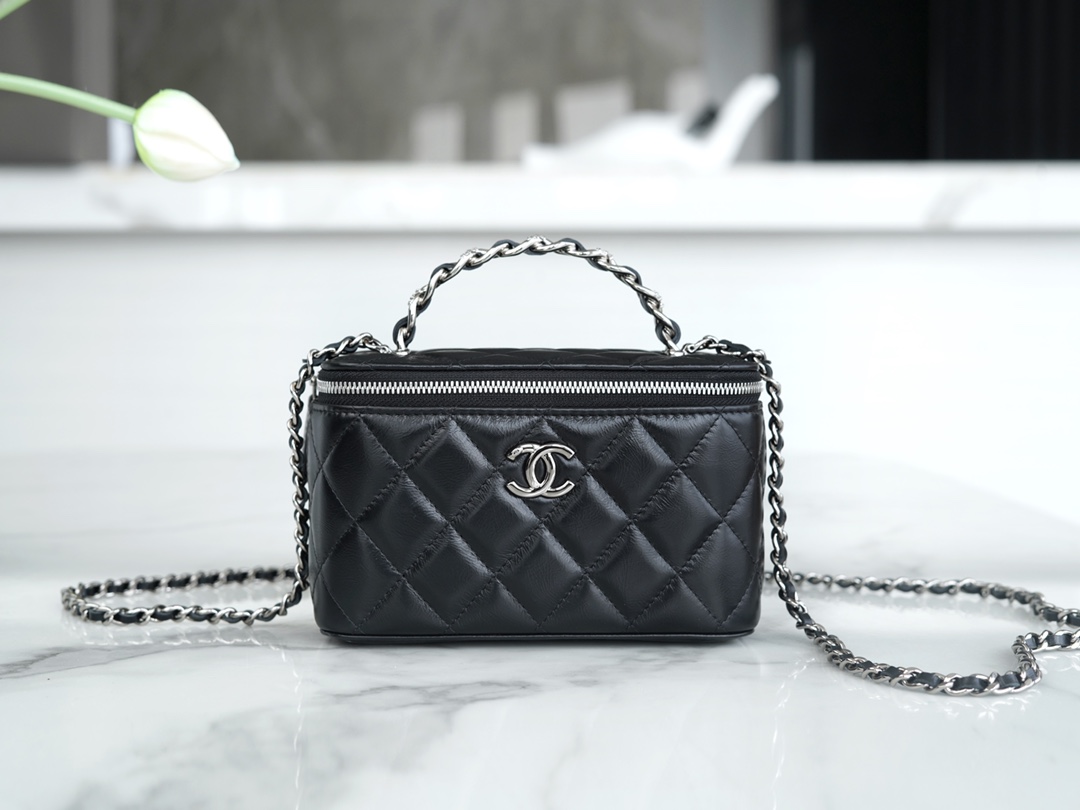 CHANEL Rhinestone handle long box black🔜 The leather is soft cowhide, wear-resistant and shiny