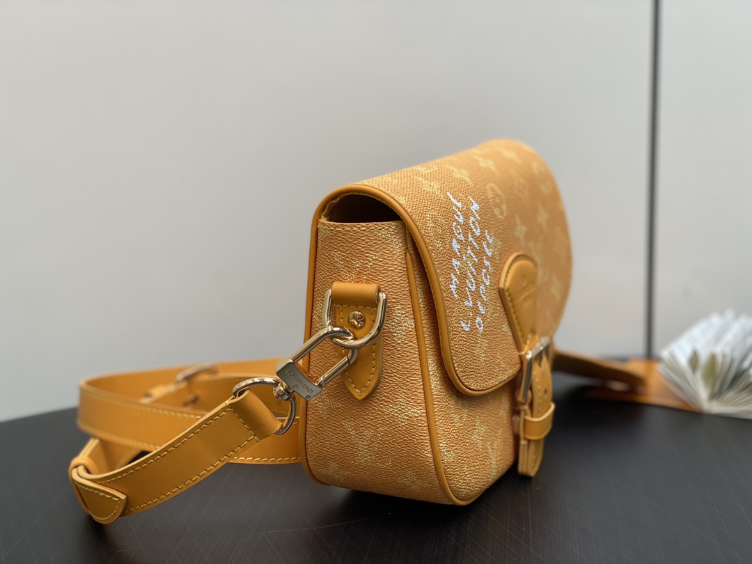 LV M12694 yellow silk screen messenger bag 20 x 17 x 7 cm