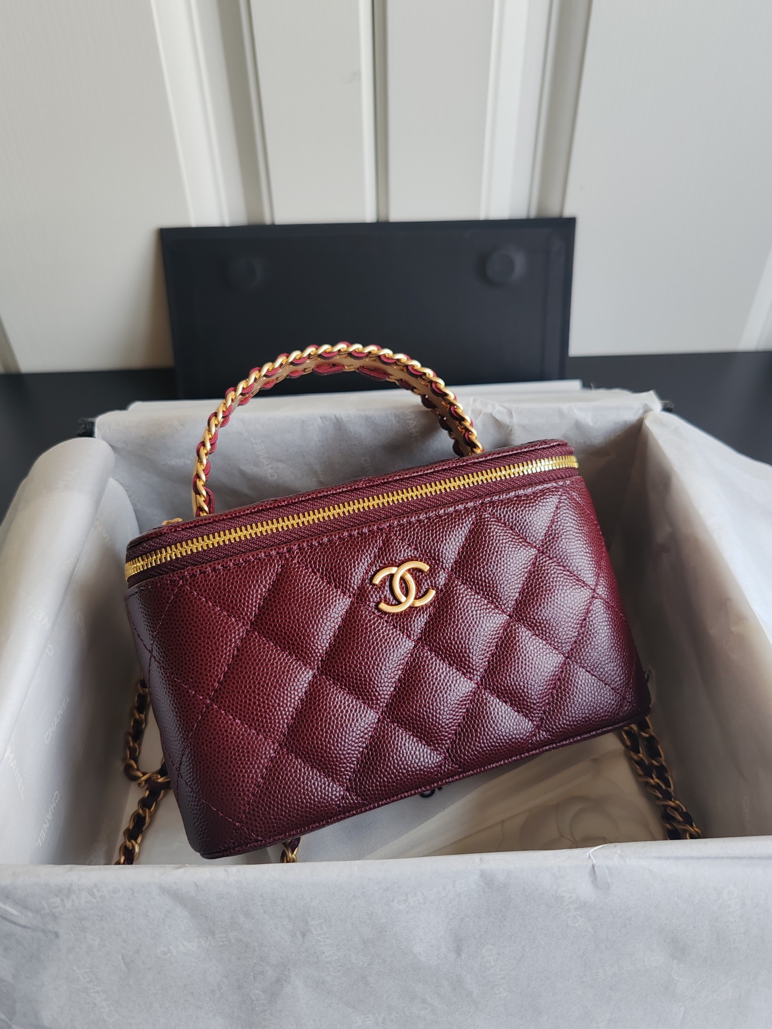 CHANEL  24A Spring and Summer Leather Chain Handle Long Box 16/8/10cm