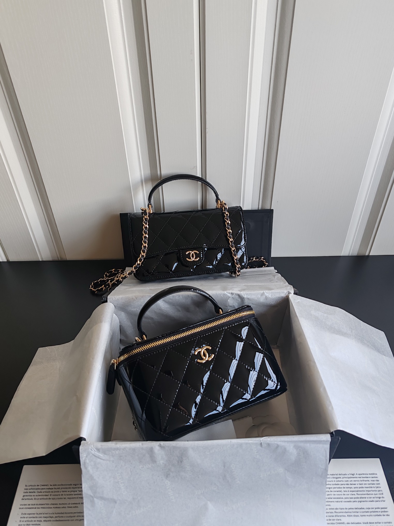 CHANEL 23K chain handle box