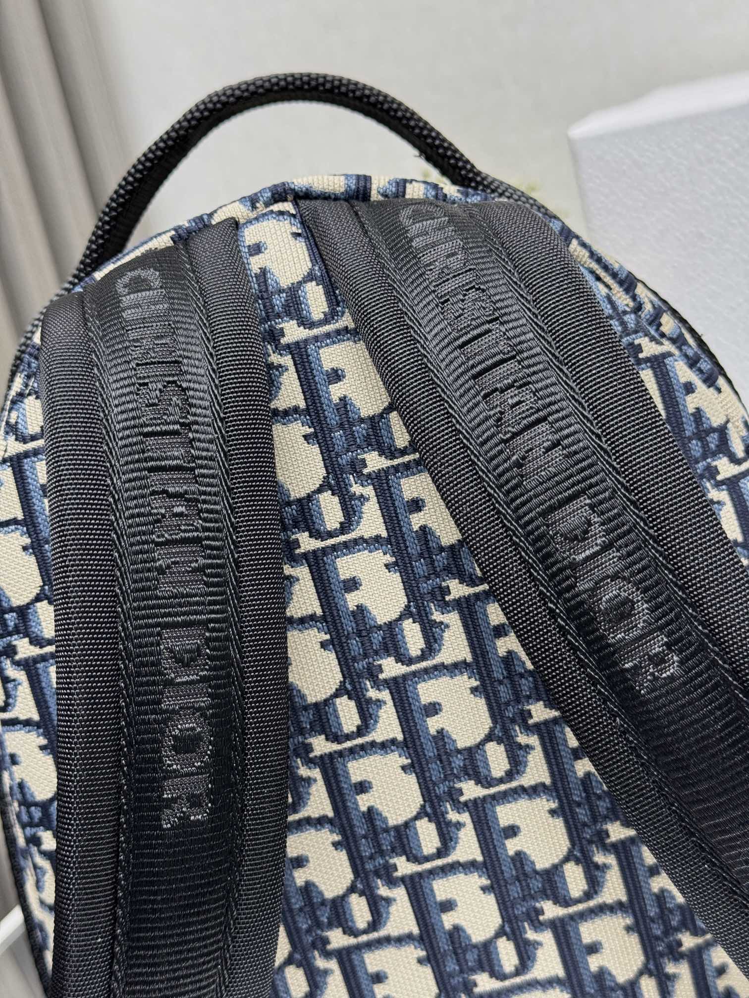 Dior Travel Backpack "Blue Cloth Small" This Travel backpack combines classic details with a stylish and practical design. Crafted from blue jacquard technical fabric, it features an all-over Oblique print and a striking Christian Paris signature on the front Dimensions: 23.5 x 32 x 11 cm (L x H x W) 5 Dior Travel Backpack "Blue Cloth Small" This Travel backpack combines classic details with a stylish and practical design. Crafted from blue jacquard technical fabric, it features an all-over Oblique print and a striking Christian Paris signature on the front Dimensions: 23.5 x 32 x 11 cm (L x H x W) - Image 5