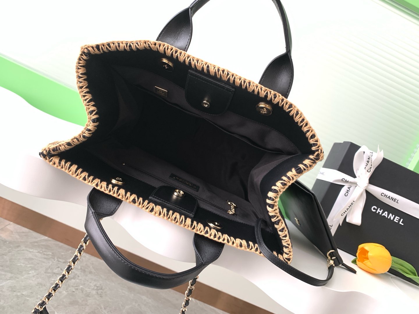 CHANEL Woven CHANEL beach bag | romantic summer atmosphere The unique woven material and fresh color combination create a summer atmosphere Size 32 4 CHANEL Woven CHANEL beach bag | romantic summer atmosphere The unique woven material and fresh color combination create a summer atmosphere Size 32 - Image 4