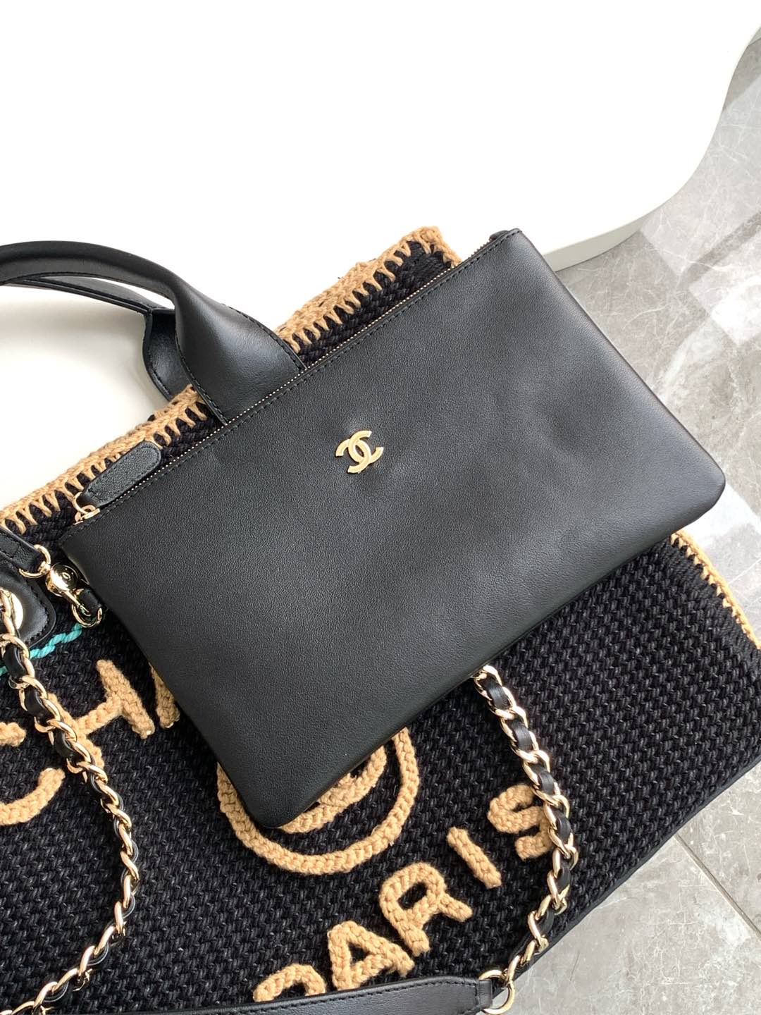 CHANEL Woven CHANEL beach bag | romantic summer atmosphere The unique woven material and fresh color combination create a summer atmosphere Size 32 6 CHANEL Woven CHANEL beach bag | romantic summer atmosphere The unique woven material and fresh color combination create a summer atmosphere Size 32 - Image 6