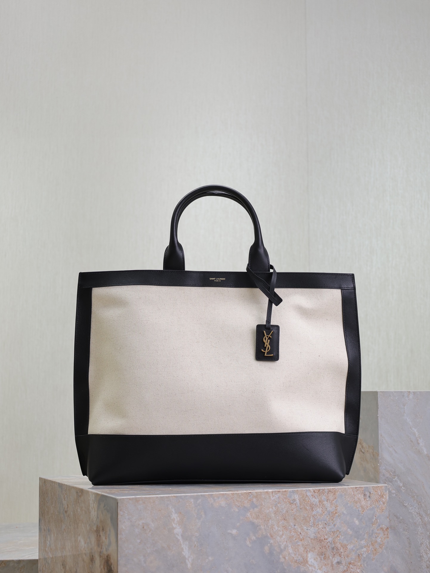 SAINT LAURENT hardware to silk screen printing Dimensions: 41.5×34×14cm