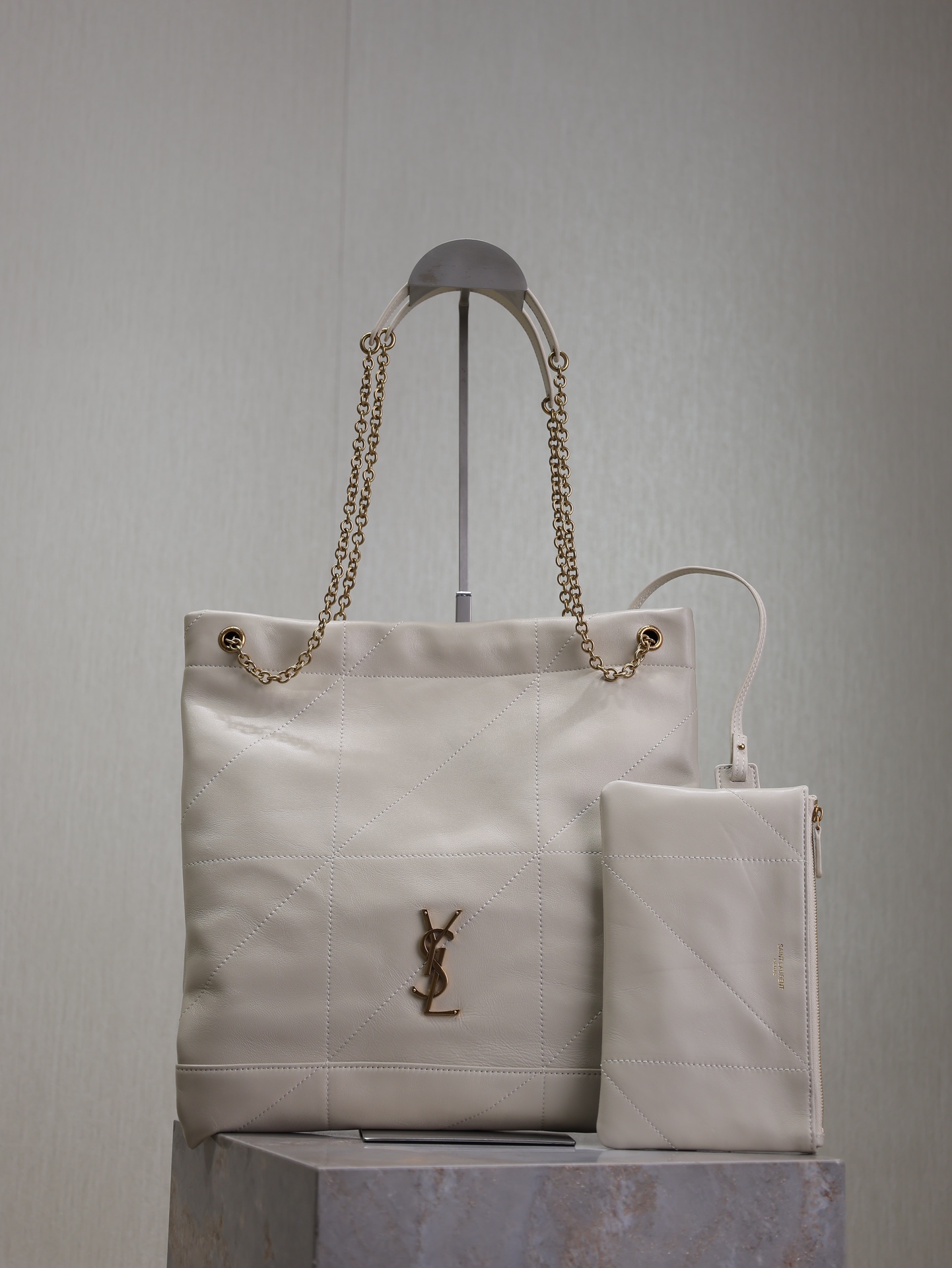 SAINT LAURENT garbage Italian imported lambskin Size: 38×33×2cm