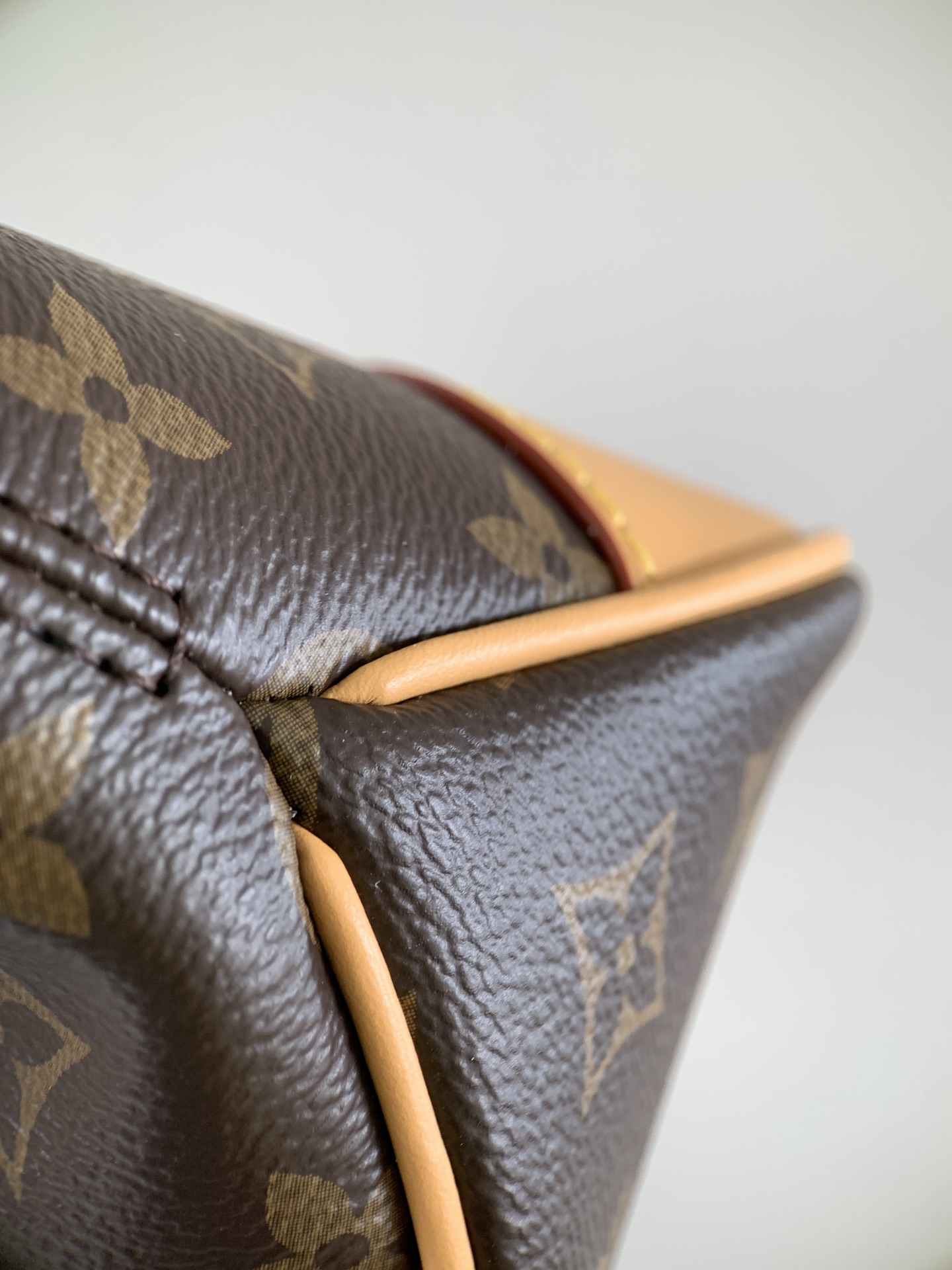 LV BOULOGNE HANDBAG Leather: Italian A-grade leather Hardware: Imported A-grade all-steel hardware Packaging: Full set of original MB packaging Size: 29x16x9.5cm 5 LV BOULOGNE HANDBAG Leather: Italian A-grade leather Hardware: Imported A-grade all-steel hardware Packaging: Full set of original MB packaging Size: 29x16x9.5cm - Image 5