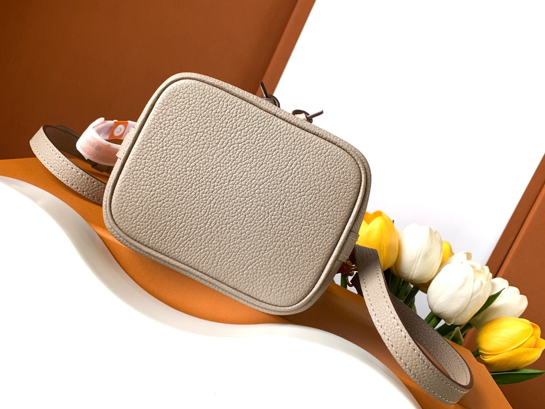 LV Dynamic code change chip Nano Noé Bag Model: M46291 Leather: Italian A-grade leather Hardware: Imported A-grade all-steel hardware Packaging: Full set of original MB packaging Dimensions: 13.0 x 16.0 x 10.0 cm (L x H x W) 7 LV Dynamic code change chip Nano Noé Bag Model: M46291 Leather: Italian A-grade leather Hardware: Imported A-grade all-steel hardware Packaging: Full set of original MB packaging Dimensions: 13.0 x 16.0 x 10.0 cm (L x H x W) - Image 7