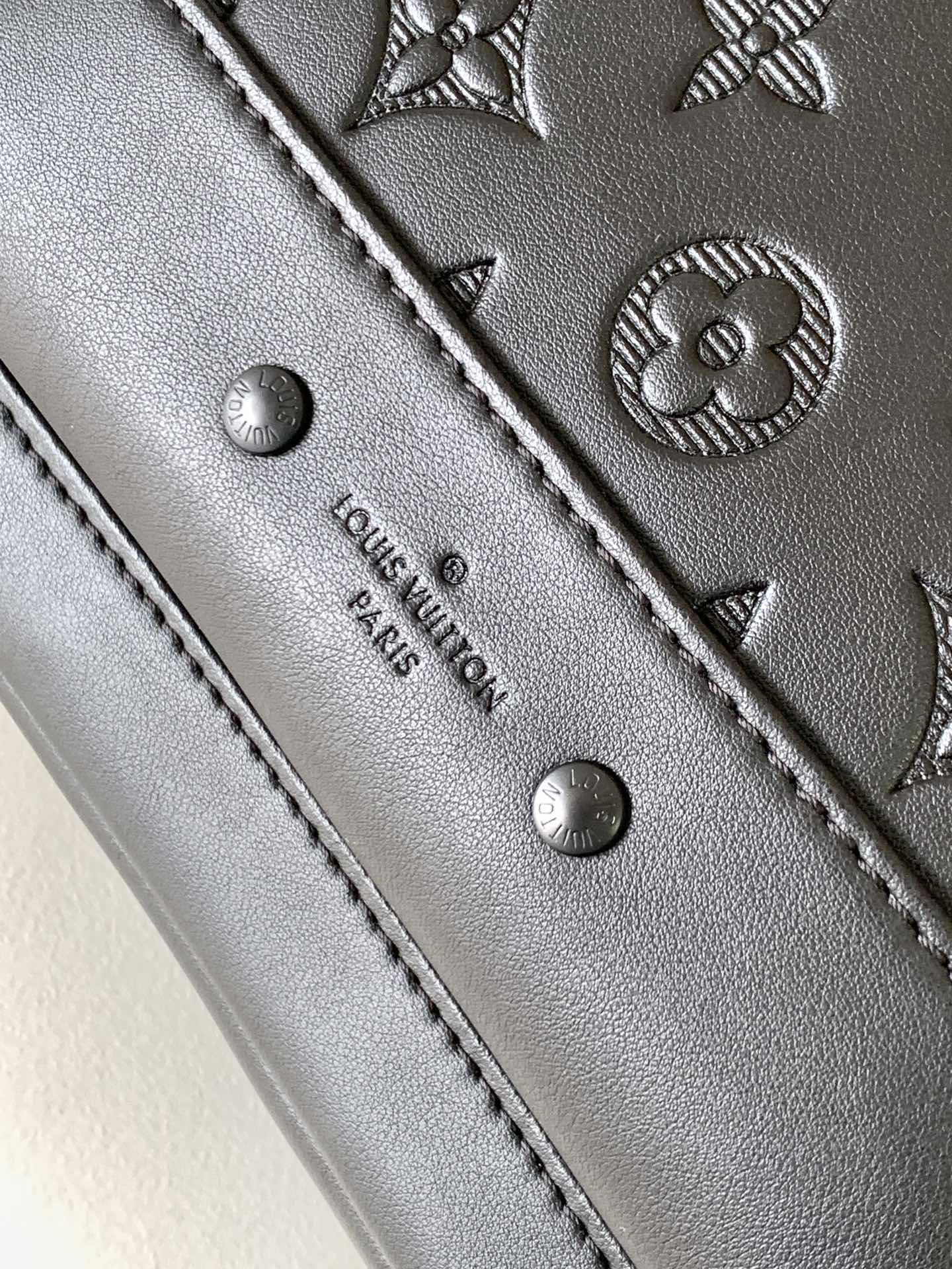 LV Authentic Racer Shoulder Bag Material: Crafted from Monogram Shadow leather for a sophisticated and understated look Size: 24 x 42 x 12 cm (Height x Width x Depth). 5 LV Authentic Racer Shoulder Bag Material: Crafted from Monogram Shadow leather for a sophisticated and understated look Size: 24 x 42 x 12 cm (Height x Width x Depth). - Image 5