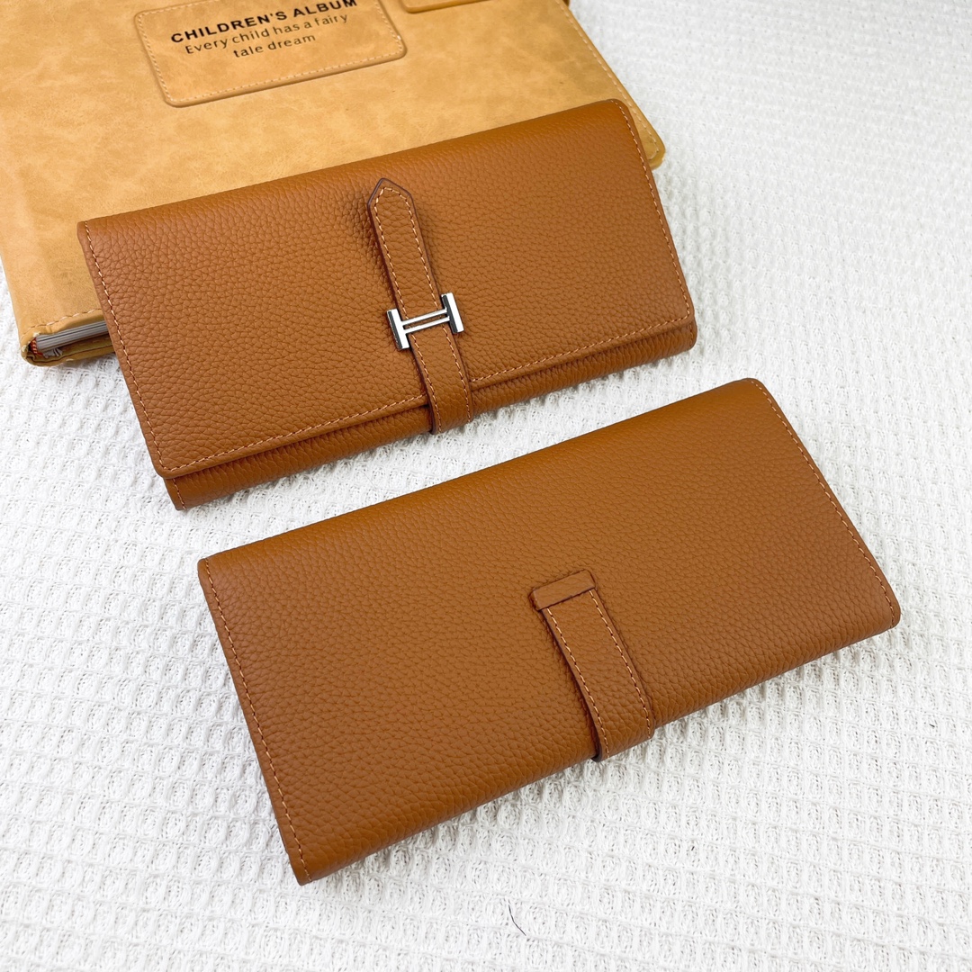 Hermès Solid Leather Bi-Fold Wallet Material: Imported Togo Calfskin Size: 19 x 11 cm Model: 514, Grain Texture 4 Hermès Solid Leather Bi-Fold Wallet Material: Imported Togo Calfskin Size: 19 x 11 cm Model: 514, Grain Texture - Image 4