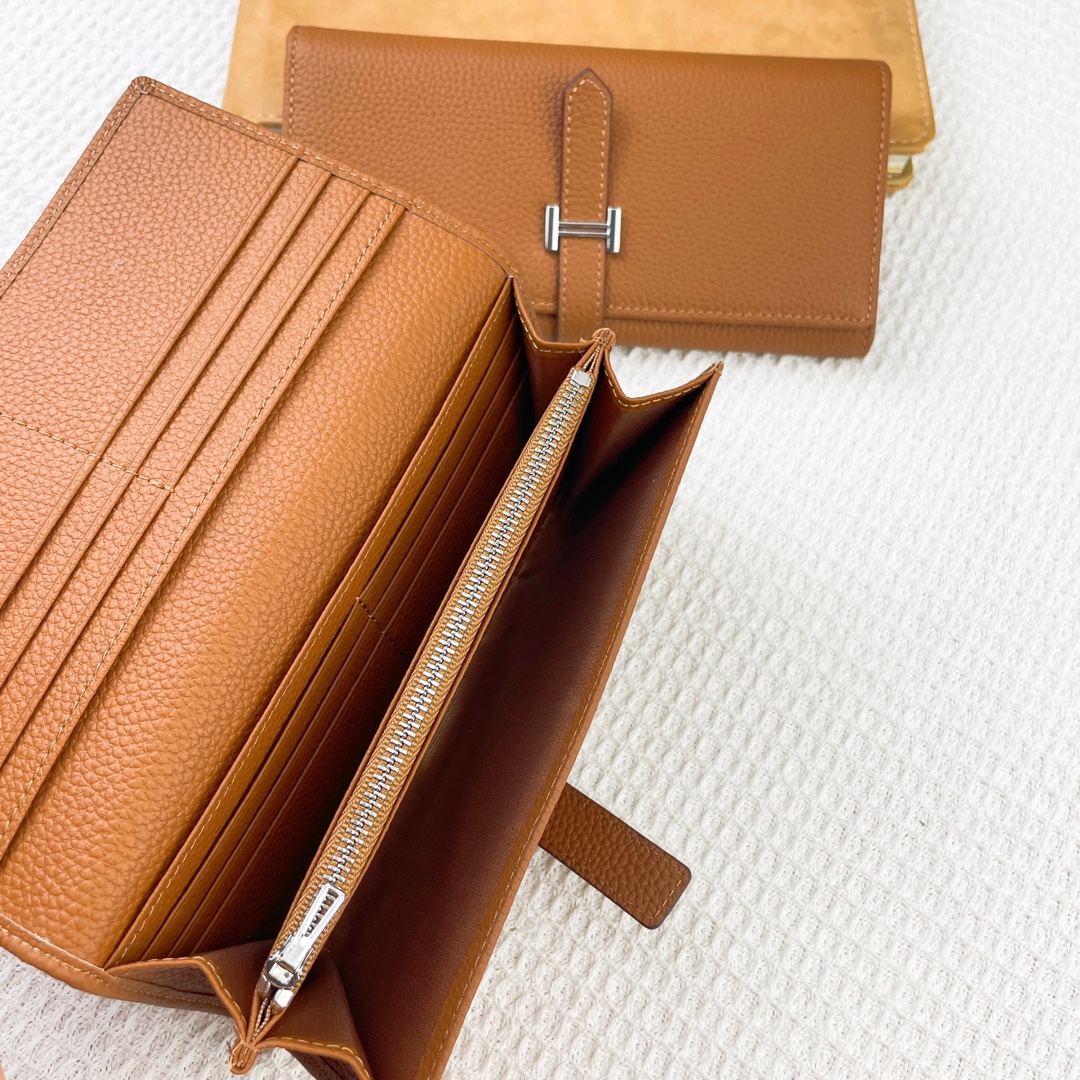Hermès Solid Leather Bi-Fold Wallet Material: Imported Togo Calfskin Size: 19 x 11 cm Model: 514, Grain Texture 5 Hermès Solid Leather Bi-Fold Wallet Material: Imported Togo Calfskin Size: 19 x 11 cm Model: 514, Grain Texture - Image 5