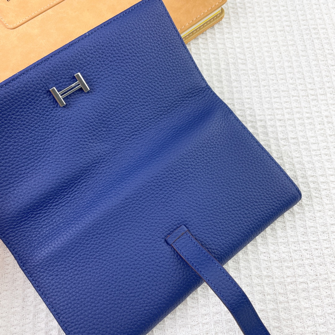 Hermès Solid Leather Bi-Fold Wallet Material: Imported Togo Calfskin Size: 19 x 11 cm Model: 514, Grain Texture 6 Hermès Solid Leather Bi-Fold Wallet Material: Imported Togo Calfskin Size: 19 x 11 cm Model: 514, Grain Texture - Image 6