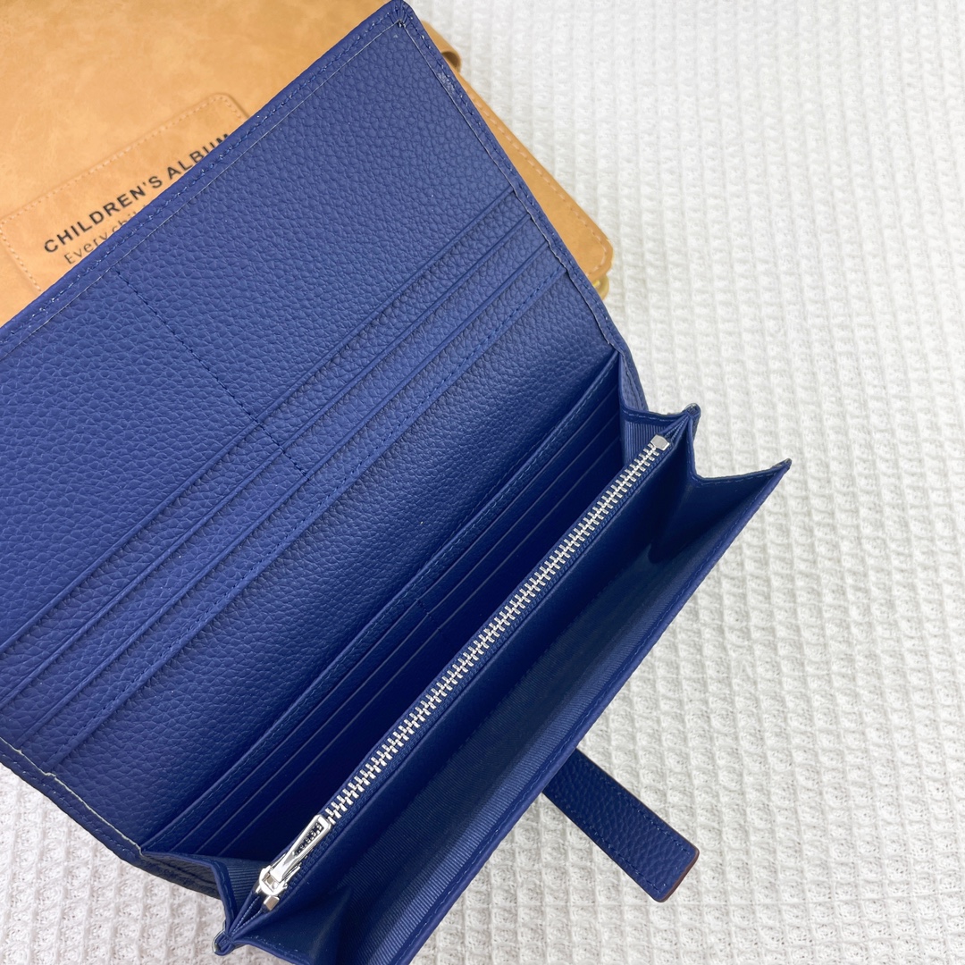 Hermès Solid Leather Bi-Fold Wallet Material: Imported Togo Calfskin Size: 19 x 11 cm Model: 514, Grain Texture 11 Hermès Solid Leather Bi-Fold Wallet Material: Imported Togo Calfskin Size: 19 x 11 cm Model: 514, Grain Texture - Image 11