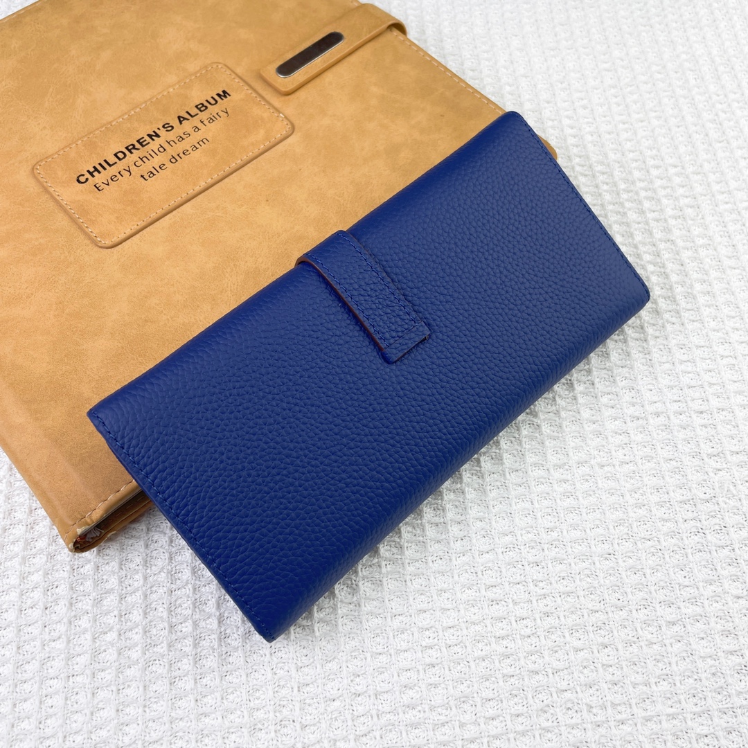 Hermès Solid Leather Bi-Fold Wallet Material: Imported Togo Calfskin Size: 19 x 11 cm Model: 514, Grain Texture 10 Hermès Solid Leather Bi-Fold Wallet Material: Imported Togo Calfskin Size: 19 x 11 cm Model: 514, Grain Texture - Image 10
