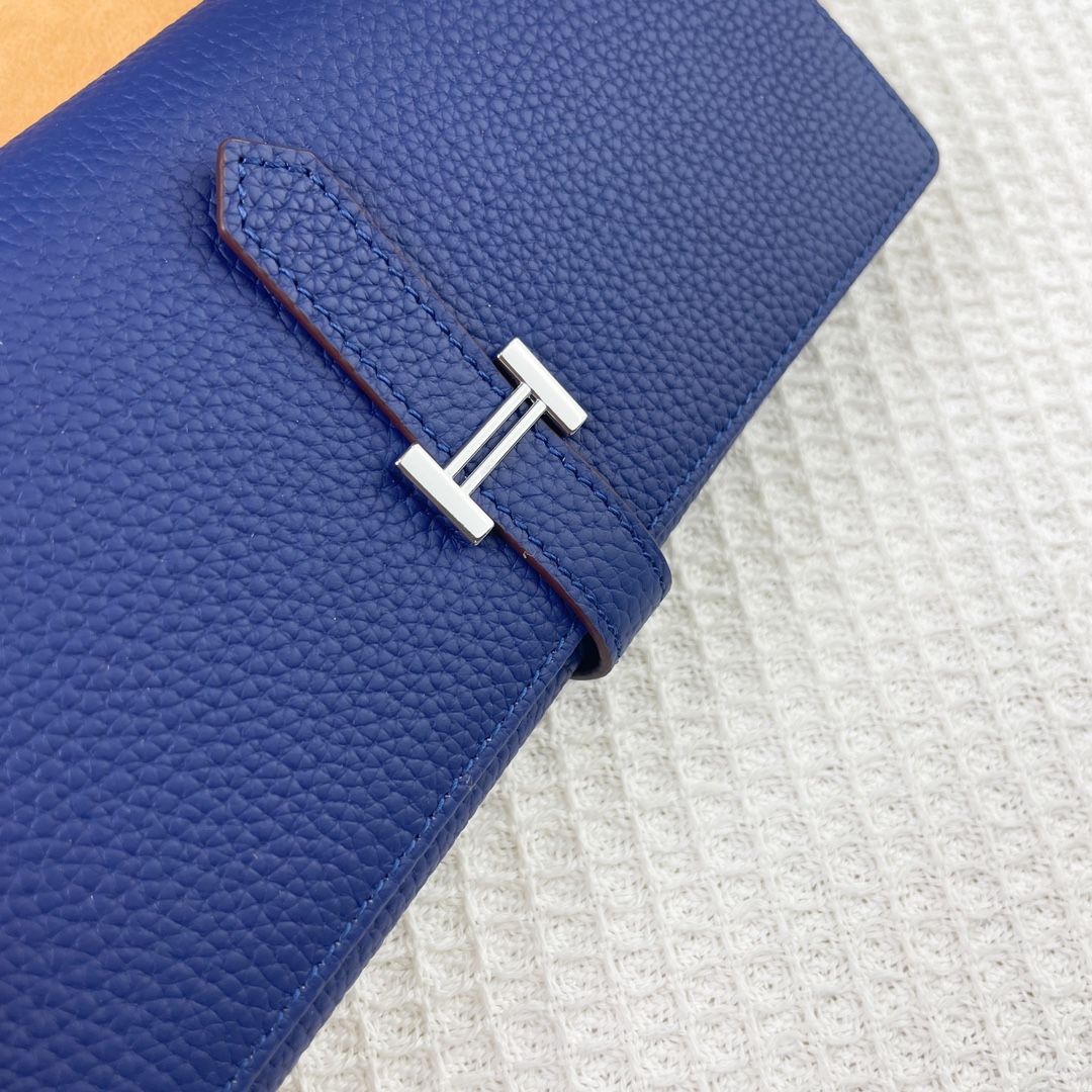 Hermès Solid Leather Bi-Fold Wallet Material: Imported Togo Calfskin Size: 19 x 11 cm Model: 514, Grain Texture 4 Hermès Solid Leather Bi-Fold Wallet Material: Imported Togo Calfskin Size: 19 x 11 cm Model: 514, Grain Texture - Image 4