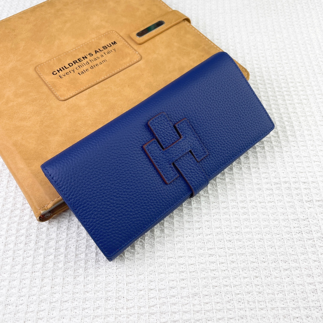 Hermès Solid Leather Bi-Fold Wallet Material: Imported Togo Calfskin Size: 19 x 11 cm Model: 514, Grain Texture 3 Hermès Solid Leather Bi-Fold Wallet Material: Imported Togo Calfskin Size: 19 x 11 cm Model: 514, Grain Texture - Image 3