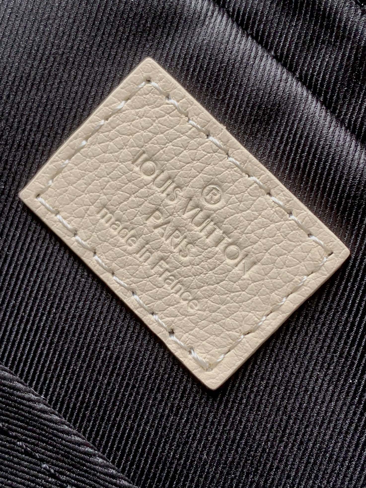 LV Authentic Trio Messenger Bag Material: Monogram embossed leather Size: 25 x 18.5 x 7 cm 9 LV Authentic Trio Messenger Bag Material: Monogram embossed leather Size: 25 x 18.5 x 7 cm - Image 9