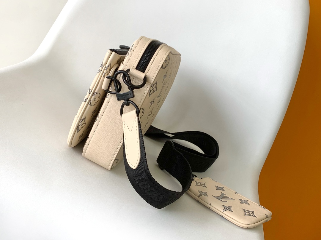 LV Authentic Trio Messenger Bag Material: Monogram embossed leather Size: 25 x 18.5 x 7 cm 3 LV Authentic Trio Messenger Bag Material: Monogram embossed leather Size: 25 x 18.5 x 7 cm - Image 3