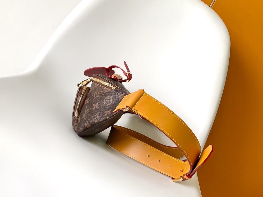 Louis Vuitton Rush Waist Bag Material: Monogram Dust coated canvas Aged cowhide leather trim Fabric lining Size: Length x Height x Width: 30.0 x 15.0 x 8.0 cm 3 Louis Vuitton Rush Waist Bag Material: Monogram Dust coated canvas Aged cowhide leather trim Fabric lining Size: Length x Height x Width: 30.0 x 15.0 x 8.0 cm - Image 3