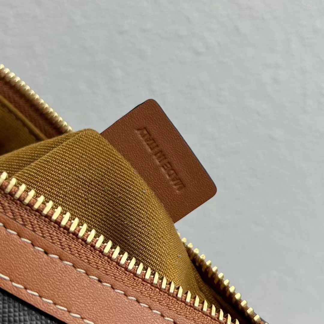 CELINE HELOISE HOBO Shoulder Bag Size: 30 x 7.5 x 28.5 cm Model Number: 114712 9 CELINE HELOISE HOBO Shoulder Bag Size: 30 x 7.5 x 28.5 cm Model Number: 114712 - Image 9