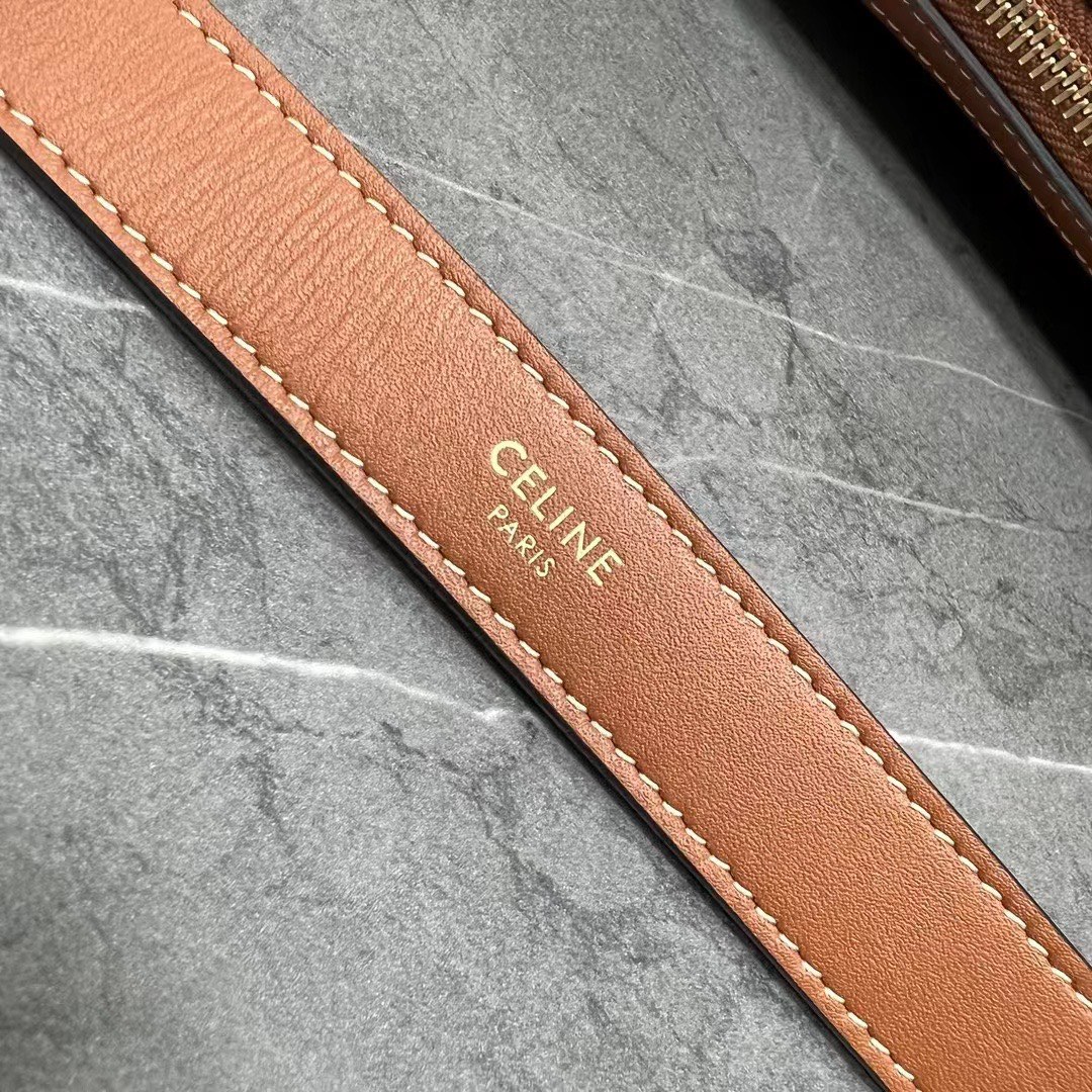 CELINE HELOISE HOBO Shoulder Bag Size: 30 x 7.5 x 28.5 cm Model Number: 114712 5 CELINE HELOISE HOBO Shoulder Bag Size: 30 x 7.5 x 28.5 cm Model Number: 114712 - Image 5