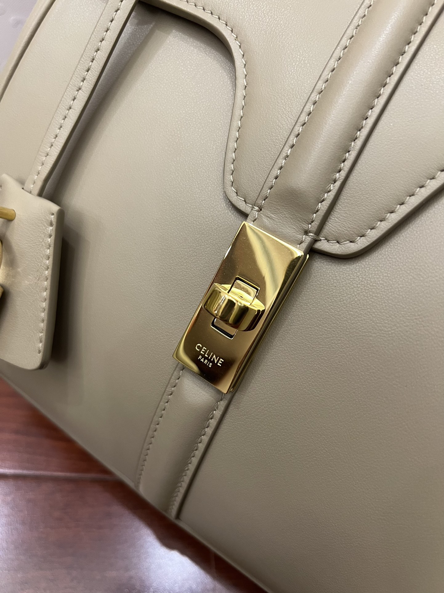 Celine Classic STRAP "16" Handbag Material: Outer and inner calfskin leather, with a soft lambskin lining Size: Small size (23 x 19 x 10.5 cm) Model Number: 183 6 Celine Classic STRAP "16" Handbag Material: Outer and inner calfskin leather, with a soft lambskin lining Size: Small size (23 x 19 x 10.5 cm) Model Number: 183 - Image 6