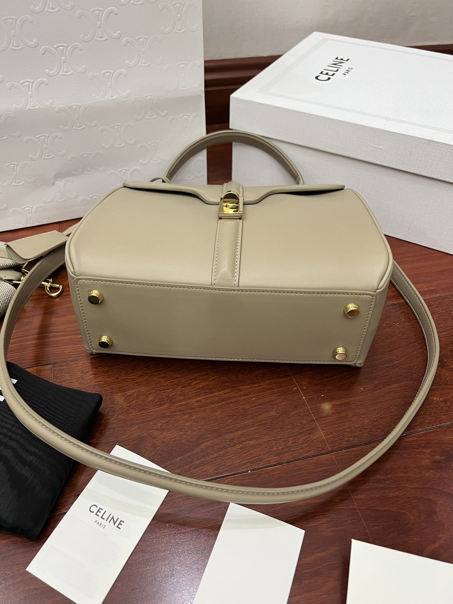 Celine Classic STRAP "16" Handbag Material: Outer and inner calfskin leather, with a soft lambskin lining Size: Small size (23 x 19 x 10.5 cm) Model Number: 183 4 Celine Classic STRAP "16" Handbag Material: Outer and inner calfskin leather, with a soft lambskin lining Size: Small size (23 x 19 x 10.5 cm) Model Number: 183 - Image 4