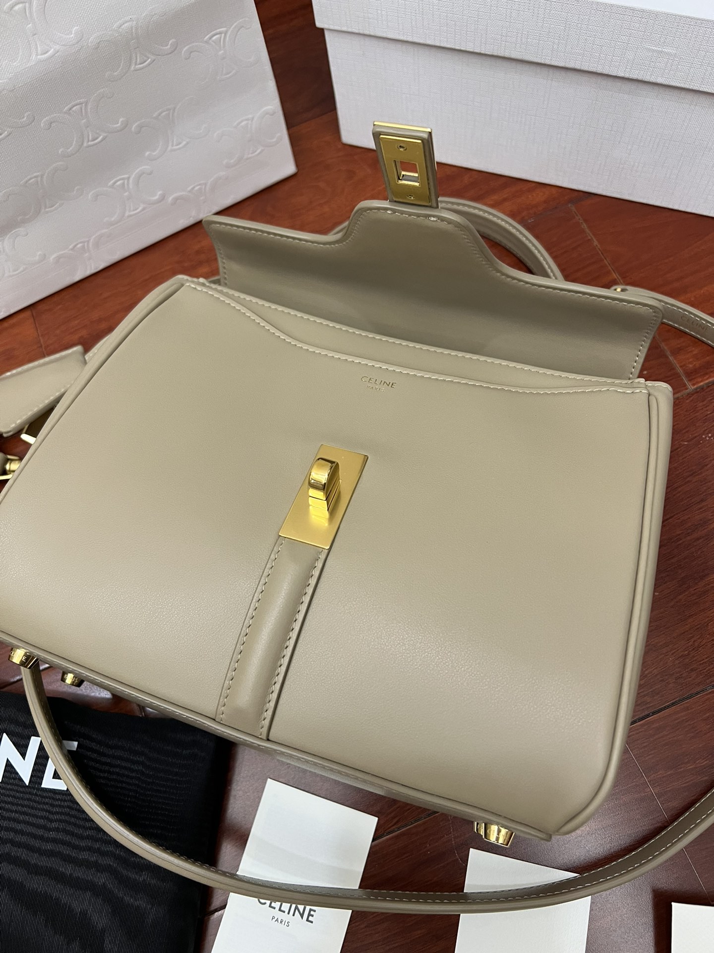 Celine Classic STRAP "16" Handbag Material: Outer and inner calfskin leather, with a soft lambskin lining Size: Small size (23 x 19 x 10.5 cm) Model Number: 183 7 Celine Classic STRAP "16" Handbag Material: Outer and inner calfskin leather, with a soft lambskin lining Size: Small size (23 x 19 x 10.5 cm) Model Number: 183 - Image 7