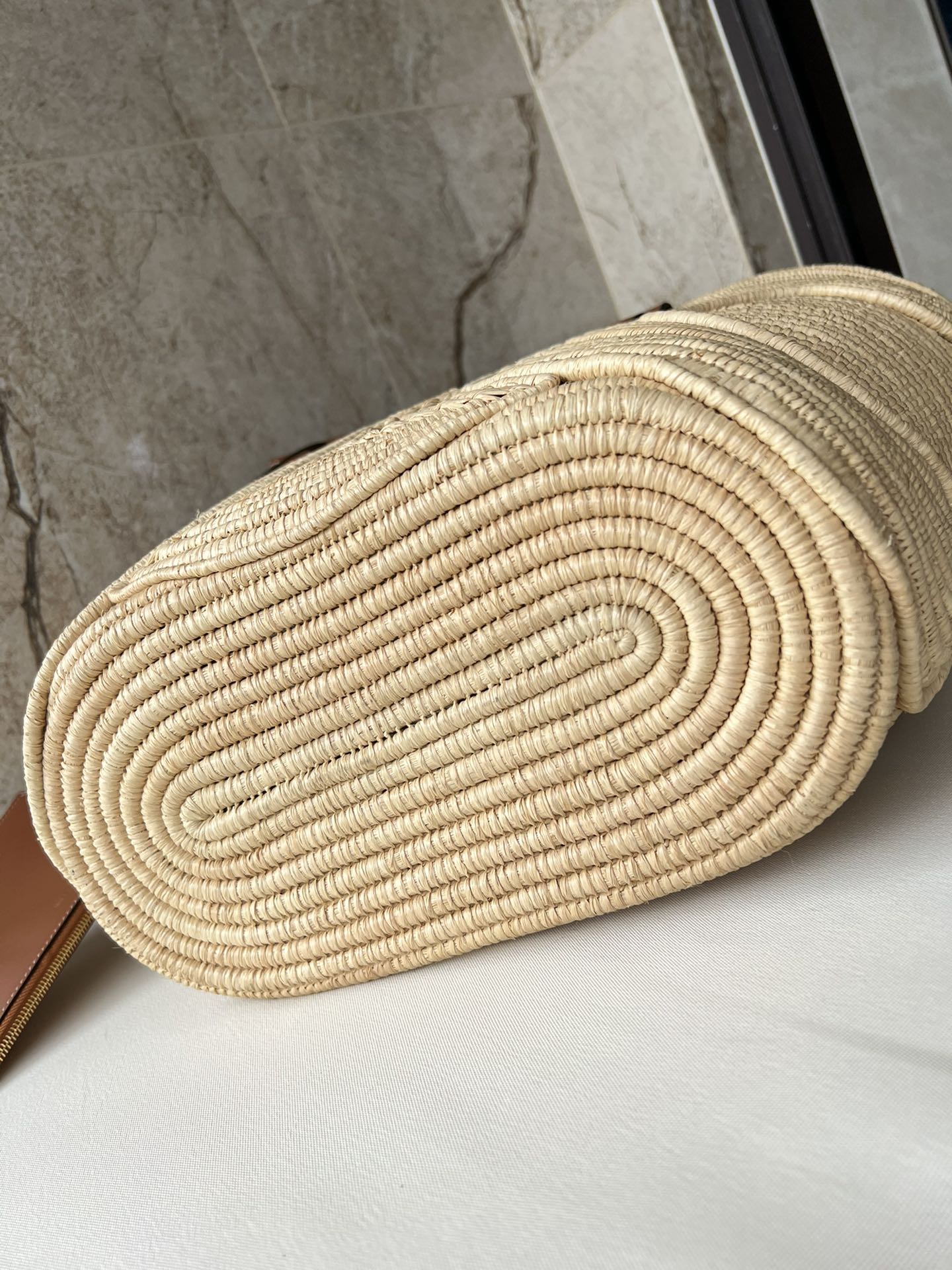 Celine CELINE Medium Woven TRIOMPHE Classic Basket Bag Material: Handwoven natural plant fibers + cowhide leather Size: 47 x 30.5 x 15 cm Model Number: 116982 4 Celine CELINE Medium Woven TRIOMPHE Classic Basket Bag Material: Handwoven natural plant fibers + cowhide leather Size: 47 x 30.5 x 15 cm Model Number: 116982 - Image 4