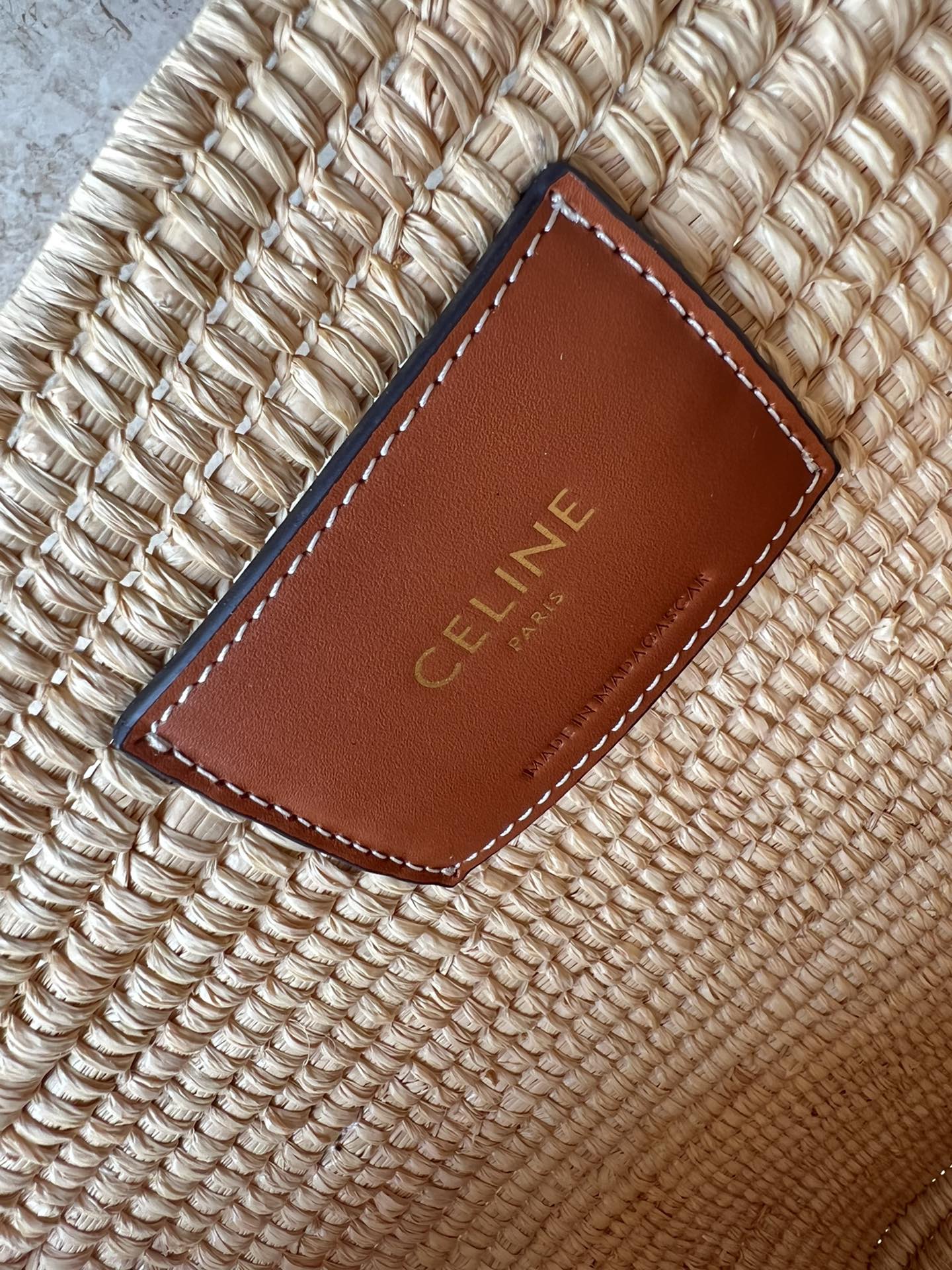 Celine CELINE Medium Woven TRIOMPHE Classic Basket Bag Material: Handwoven natural plant fibers + cowhide leather Size: 47 x 30.5 x 15 cm Model Number: 116982 9 Celine CELINE Medium Woven TRIOMPHE Classic Basket Bag Material: Handwoven natural plant fibers + cowhide leather Size: 47 x 30.5 x 15 cm Model Number: 116982 - Image 9