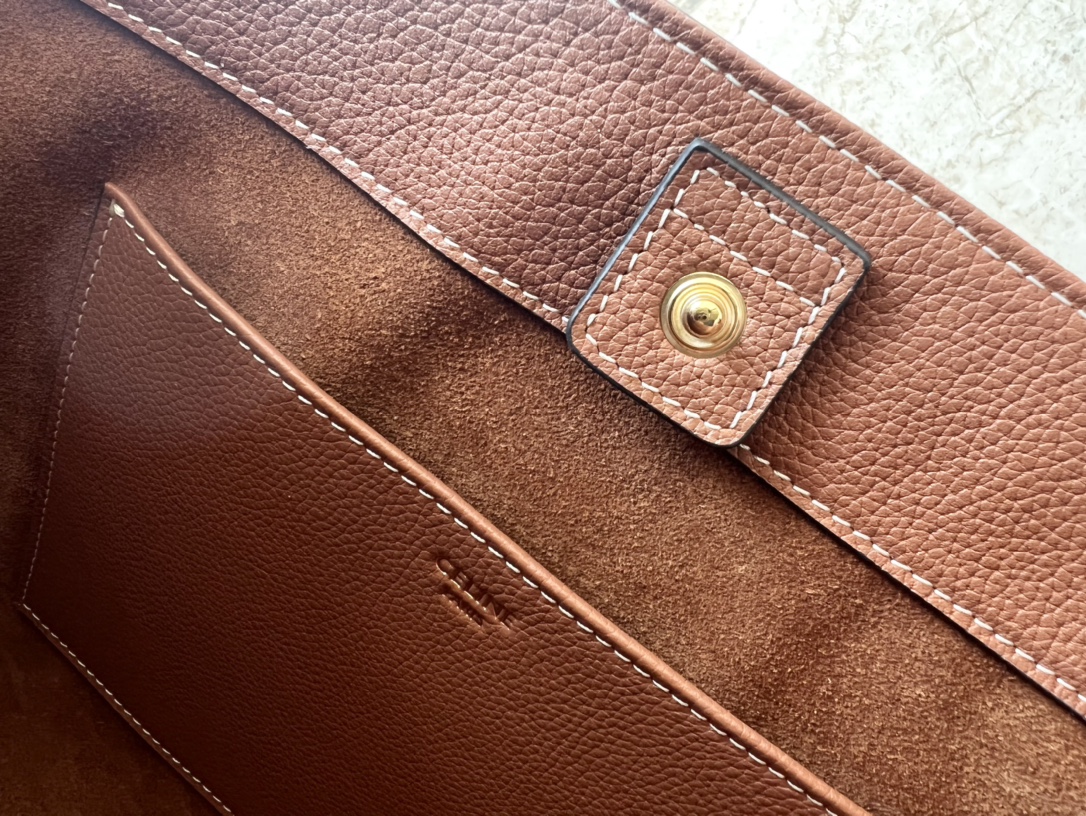 CELINE CABAS ANAÏS Small Grain Leather Tote Bag Size: 28 x 24 x 12 cm Model Number: 118233 8 CELINE CABAS ANAÏS Small Grain Leather Tote Bag Size: 28 x 24 x 12 cm Model Number: 118233 - Image 8