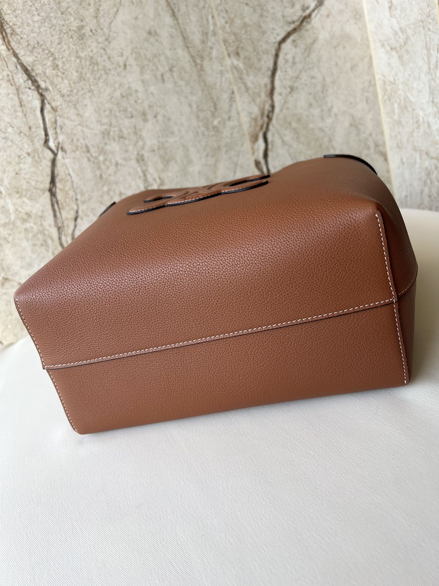 CELINE CABAS ANAÏS Small Grain Leather Tote Bag Size: 28 x 24 x 12 cm Model Number: 118233 4 CELINE CABAS ANAÏS Small Grain Leather Tote Bag Size: 28 x 24 x 12 cm Model Number: 118233 - Image 4