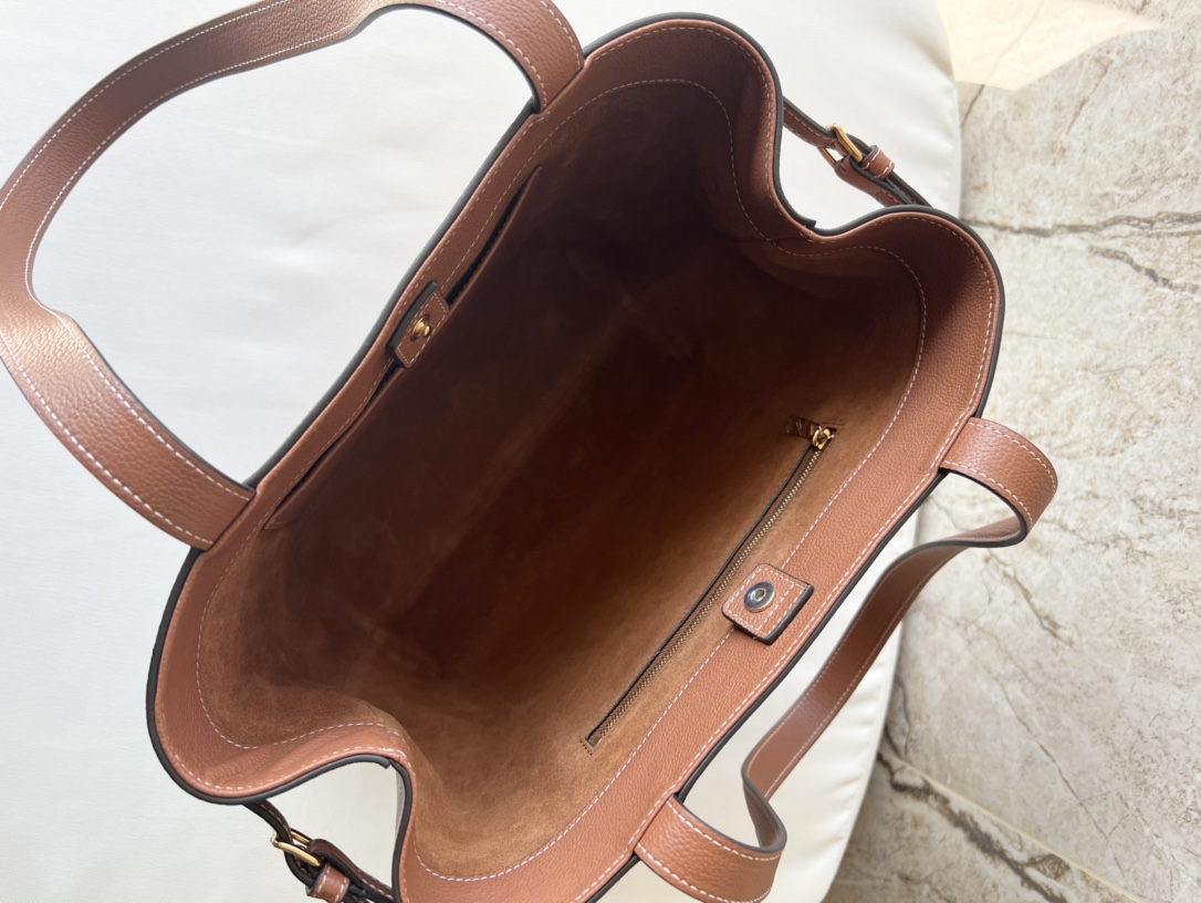 CELINE CABAS ANAÏS Small Grain Leather Tote Bag Size: 28 x 24 x 12 cm Model Number: 118233 7 CELINE CABAS ANAÏS Small Grain Leather Tote Bag Size: 28 x 24 x 12 cm Model Number: 118233 - Image 7