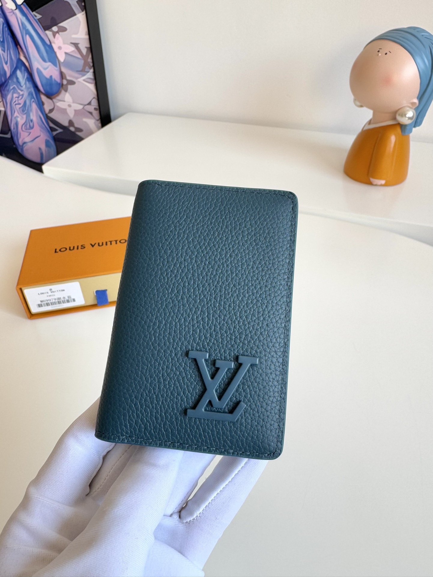 LV Aerogram Pocket Wallet is crafted from soft cowhide leather, reminiscent of vintage airmail letters Size: 11×8 cm 5 LV Aerogram Pocket Wallet is crafted from soft cowhide leather, reminiscent of vintage airmail letters Size: 11×8 cm - Image 5