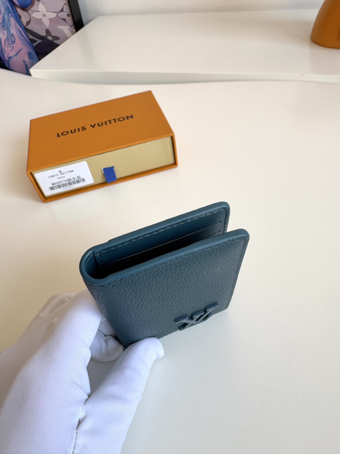 LV Aerogram Pocket Wallet is crafted from soft cowhide leather, reminiscent of vintage airmail letters Size: 11×8 cm 4 LV Aerogram Pocket Wallet is crafted from soft cowhide leather, reminiscent of vintage airmail letters Size: 11×8 cm - Image 4