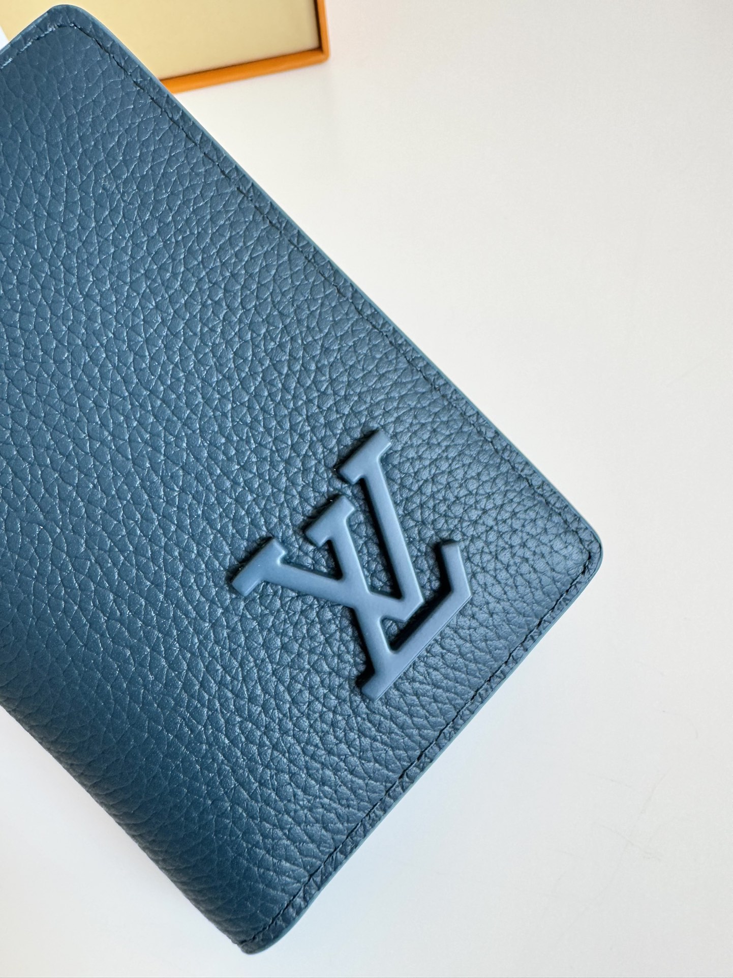 LV Aerogram Pocket Wallet is crafted from soft cowhide leather, reminiscent of vintage airmail letters Size: 11×8 cm 6 LV Aerogram Pocket Wallet is crafted from soft cowhide leather, reminiscent of vintage airmail letters Size: 11×8 cm - Image 6