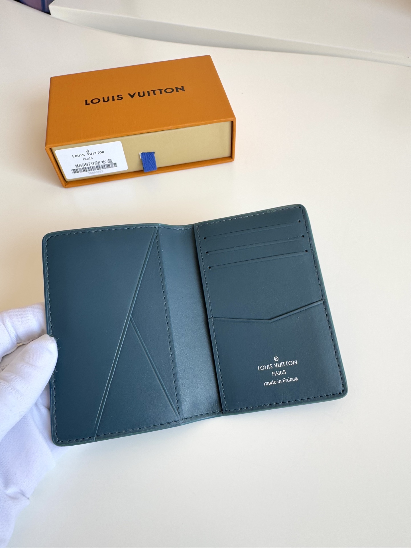 LV Aerogram Pocket Wallet is crafted from soft cowhide leather, reminiscent of vintage airmail letters Size: 11×8 cm 8 LV Aerogram Pocket Wallet is crafted from soft cowhide leather, reminiscent of vintage airmail letters Size: 11×8 cm - Image 8