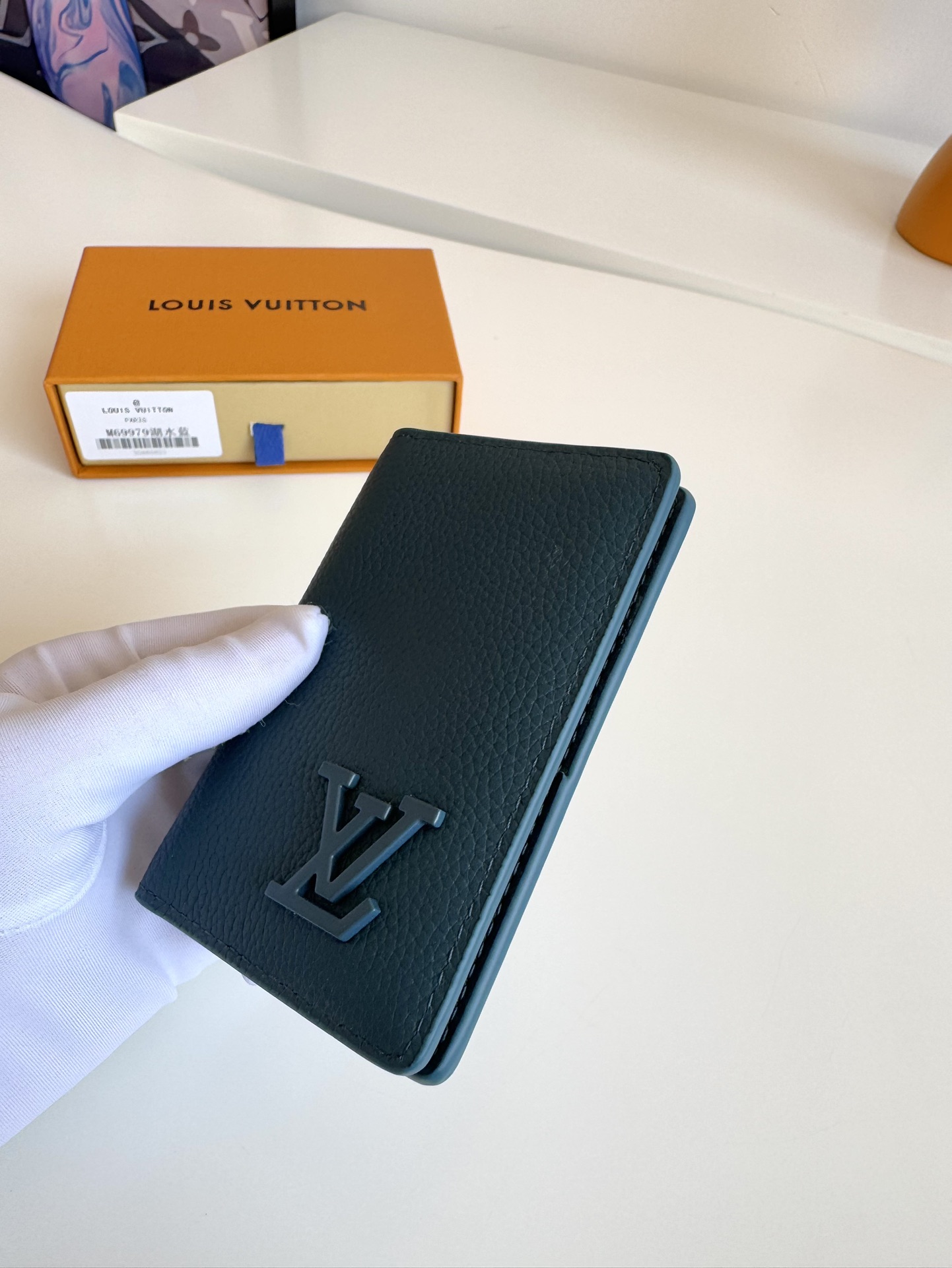 LV Aerogram Pocket Wallet is crafted from soft cowhide leather, reminiscent of vintage airmail letters Size: 11×8 cm 3 LV Aerogram Pocket Wallet is crafted from soft cowhide leather, reminiscent of vintage airmail letters Size: 11×8 cm - Image 3