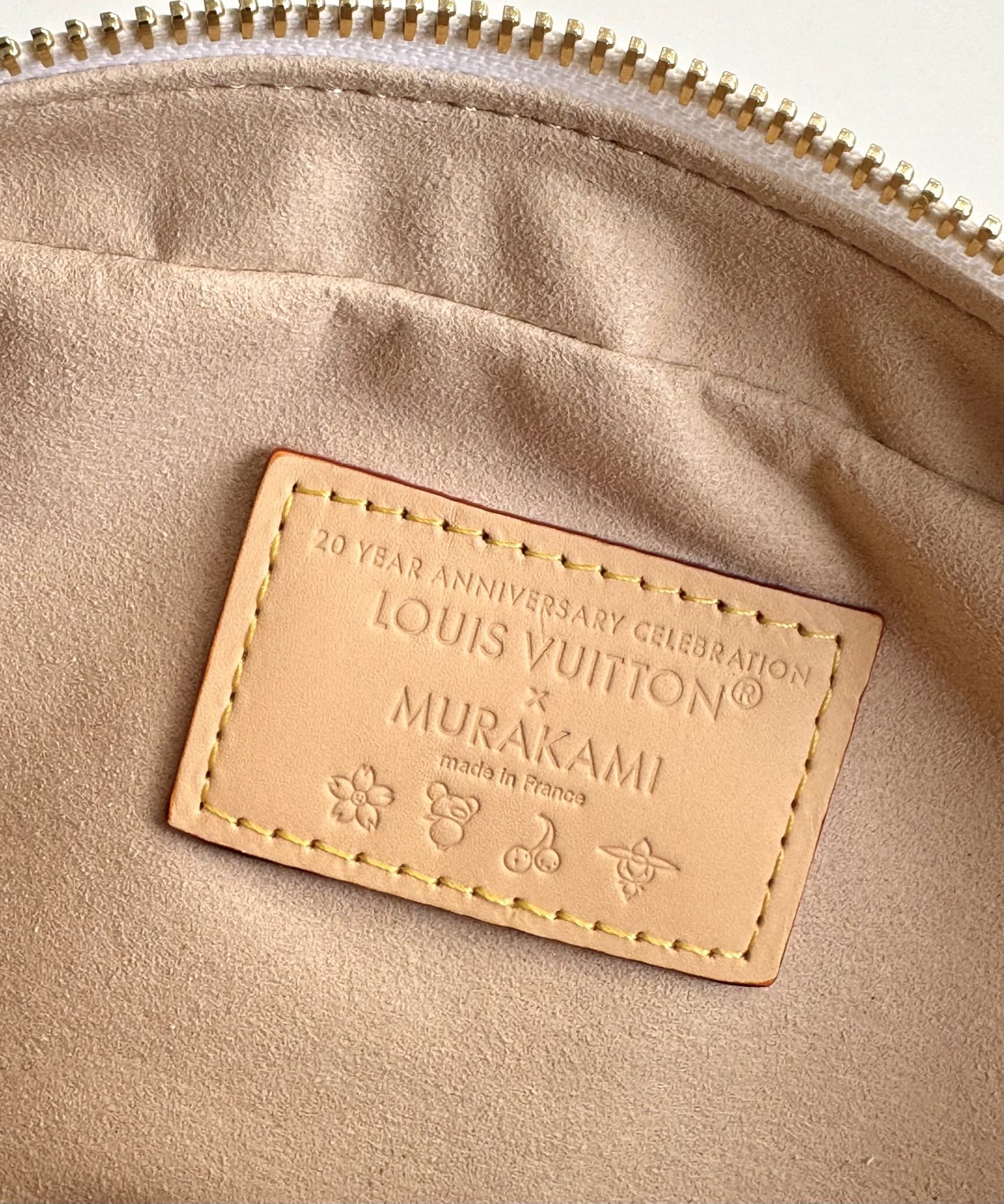 Louis Vuitton Handbag East West Model: M13084 Material: Monogram coated canvas Cowhide leather details (handles, straps, corners) LV x TM key pouch Size: 27 x 14 x 10 cm (Length x Height x Depth) 9 Louis Vuitton Handbag East West Model: M13084 Material: Monogram coated canvas Cowhide leather details (handles, straps, corners) LV x TM key pouch Size: 27 x 14 x 10 cm (Length x Height x Depth) - Image 9