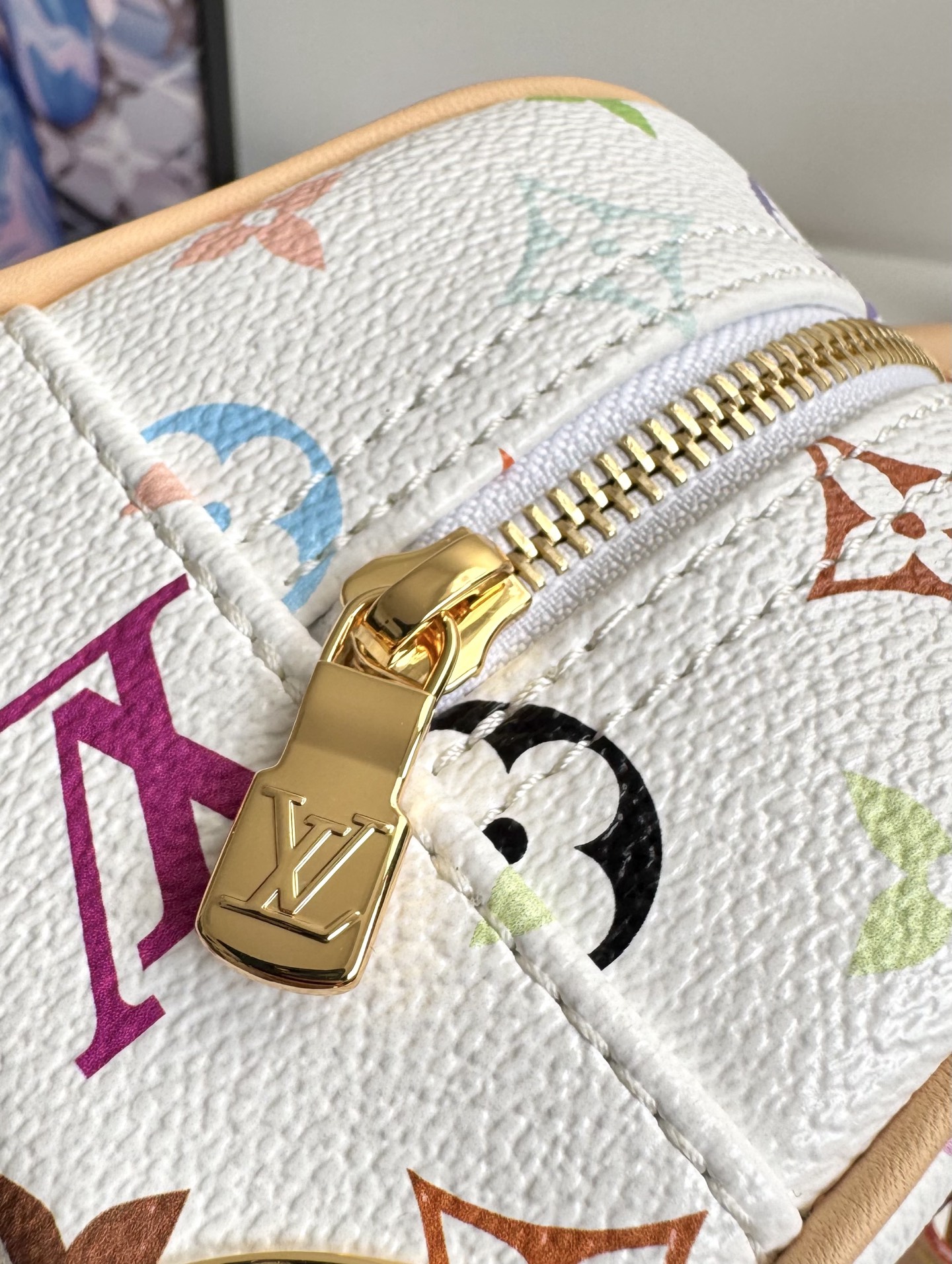 Louis Vuitton Handbag East West Model: M13084 Material: Monogram coated canvas Cowhide leather details (handles, straps, corners) LV x TM key pouch Size: 27 x 14 x 10 cm (Length x Height x Depth) 7 Louis Vuitton Handbag East West Model: M13084 Material: Monogram coated canvas Cowhide leather details (handles, straps, corners) LV x TM key pouch Size: 27 x 14 x 10 cm (Length x Height x Depth) - Image 7