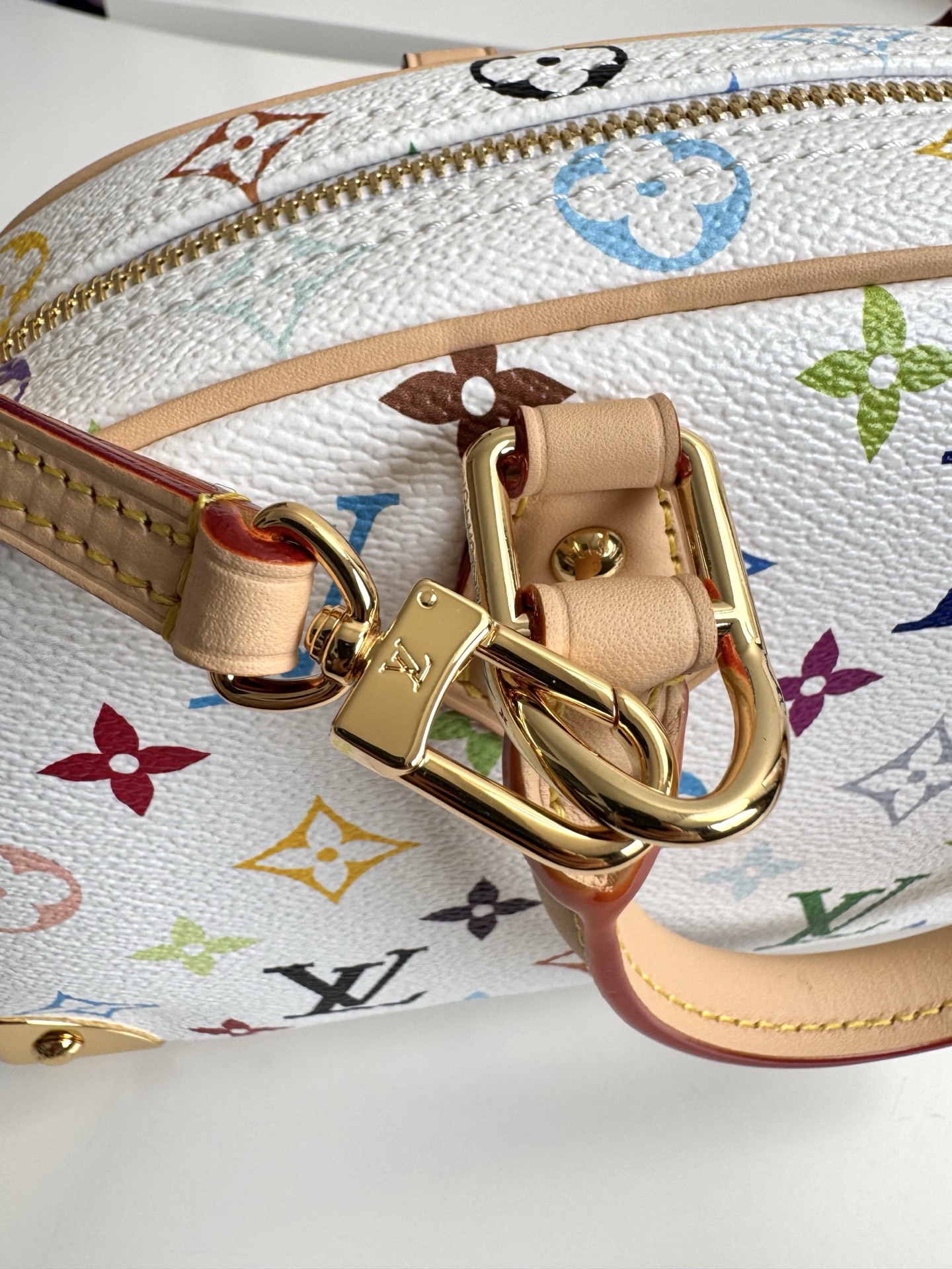 Louis Vuitton Handbag East West Model: M13084 Material: Monogram coated canvas Cowhide leather details (handles, straps, corners) LV x TM key pouch Size: 27 x 14 x 10 cm (Length x Height x Depth) 6 Louis Vuitton Handbag East West Model: M13084 Material: Monogram coated canvas Cowhide leather details (handles, straps, corners) LV x TM key pouch Size: 27 x 14 x 10 cm (Length x Height x Depth) - Image 6