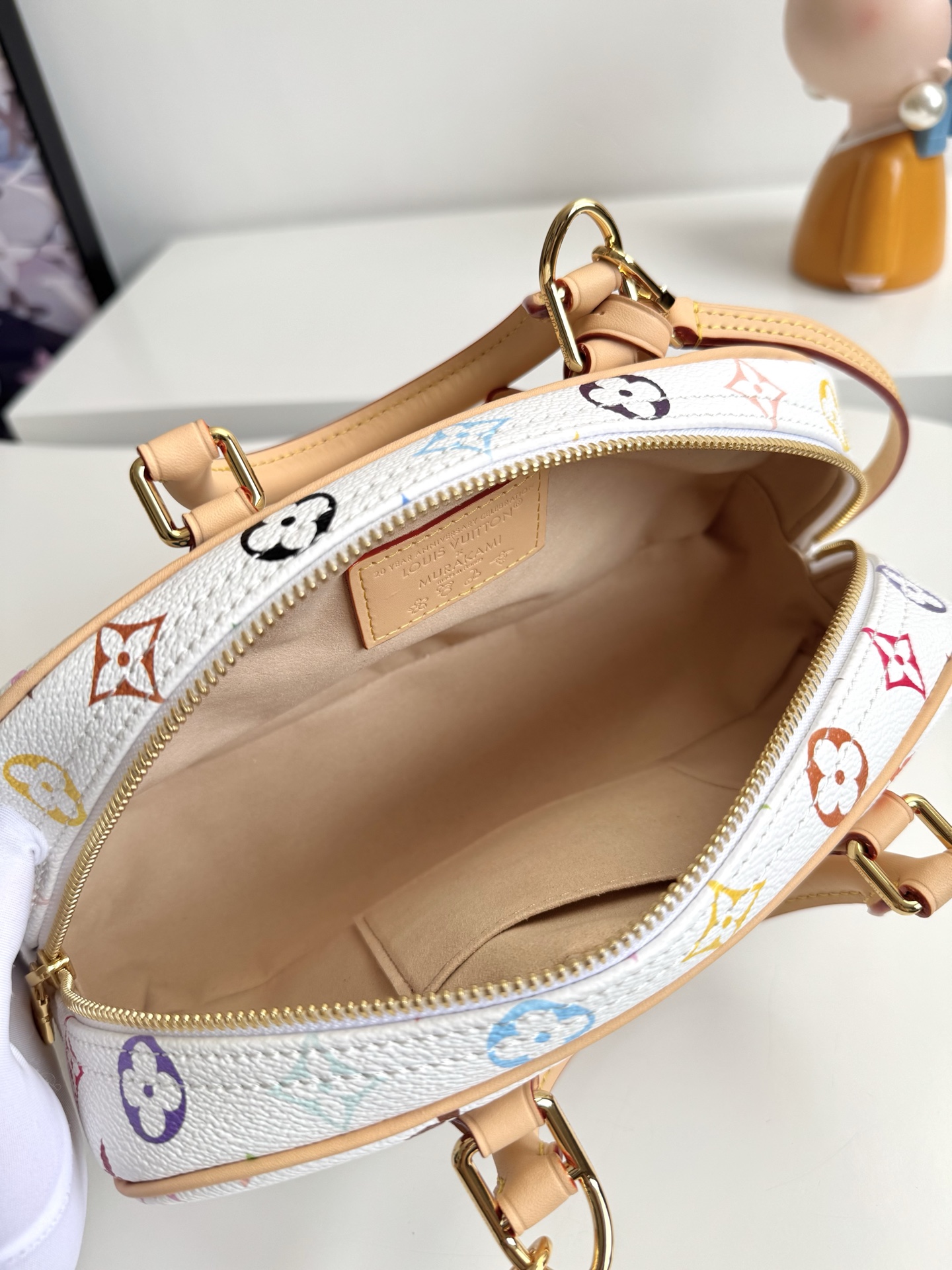Louis Vuitton Handbag East West Model: M13084 Material: Monogram coated canvas Cowhide leather details (handles, straps, corners) LV x TM key pouch Size: 27 x 14 x 10 cm (Length x Height x Depth) 8 Louis Vuitton Handbag East West Model: M13084 Material: Monogram coated canvas Cowhide leather details (handles, straps, corners) LV x TM key pouch Size: 27 x 14 x 10 cm (Length x Height x Depth) - Image 8