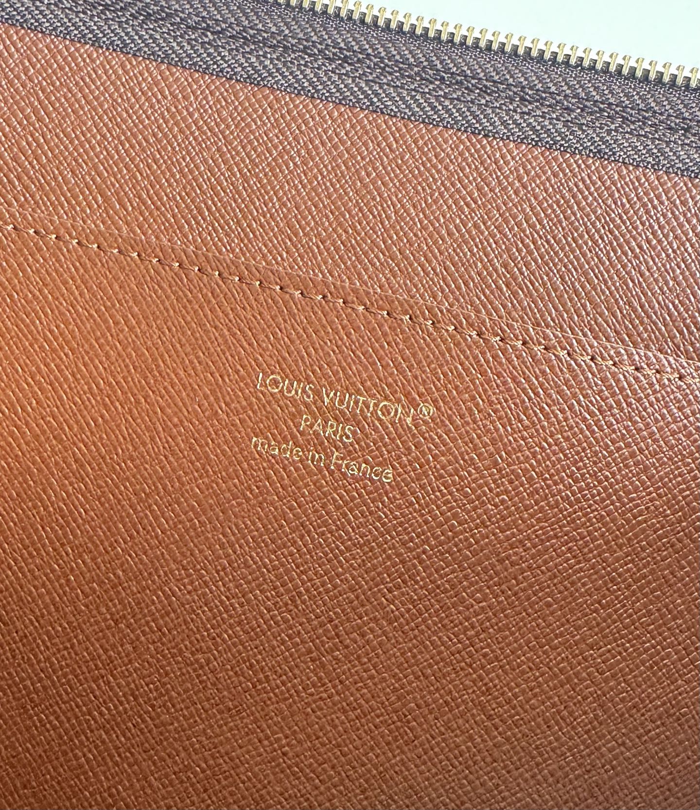 Louis Vuitton Pochette Clés Model: M13559 Size: 11.5×9×2.5 cm Design Features: Made from Monogram coated canvas 9 Louis Vuitton Pochette Clés Model: M13559 Size: 11.5×9×2.5 cm Design Features: Made from Monogram coated canvas - Image 9