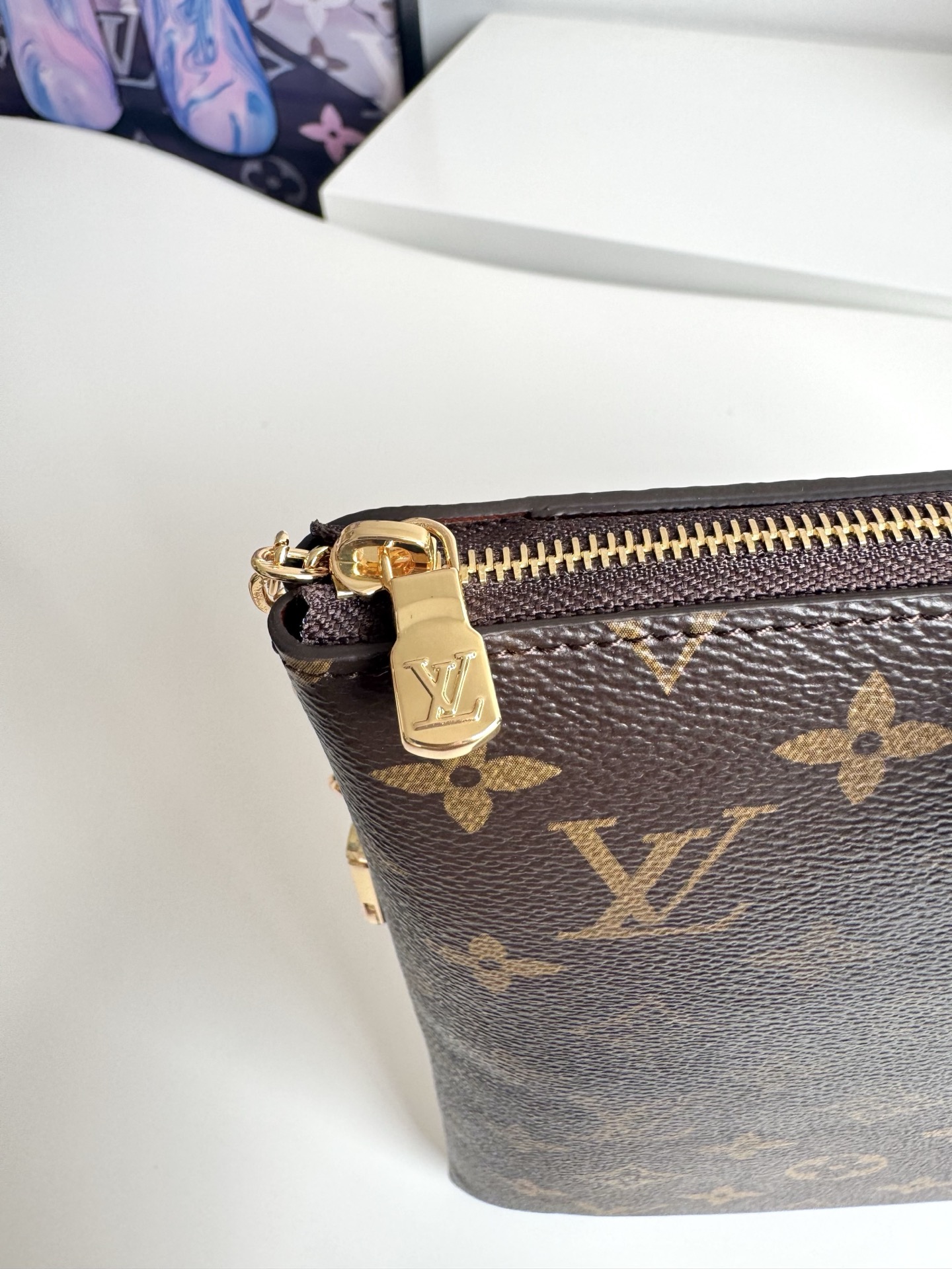 Louis Vuitton Pochette Clés Model: M13559 Size: 11.5×9×2.5 cm Design Features: Made from Monogram coated canvas 5 Louis Vuitton Pochette Clés Model: M13559 Size: 11.5×9×2.5 cm Design Features: Made from Monogram coated canvas - Image 5