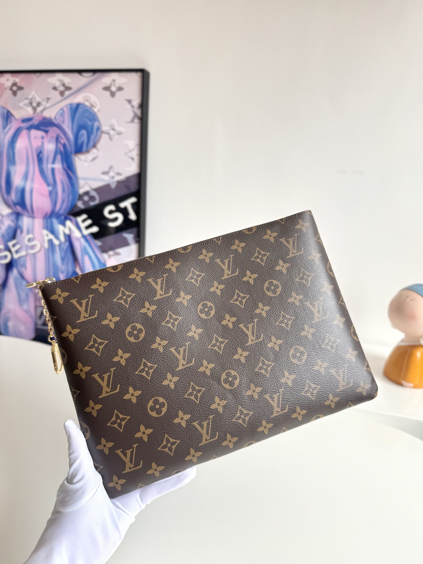 Louis Vuitton Pochette Clés Model: M13559 Size: 11.5×9×2.5 cm Design Features: Made from Monogram coated canvas 7 Louis Vuitton Pochette Clés Model: M13559 Size: 11.5×9×2.5 cm Design Features: Made from Monogram coated canvas - Image 7