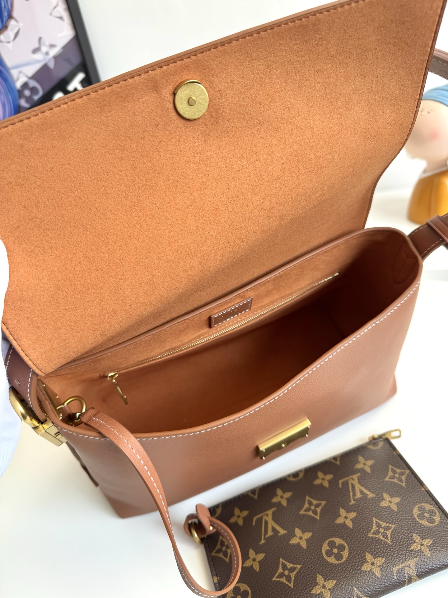 LV Low Key Messenger Bag 163c Dynamic Chip with Boutique Packaging M13151 Size: 30×18×12 cm 7 LV Low Key Messenger Bag 163c Dynamic Chip with Boutique Packaging M13151 Size: 30×18×12 cm - Image 7