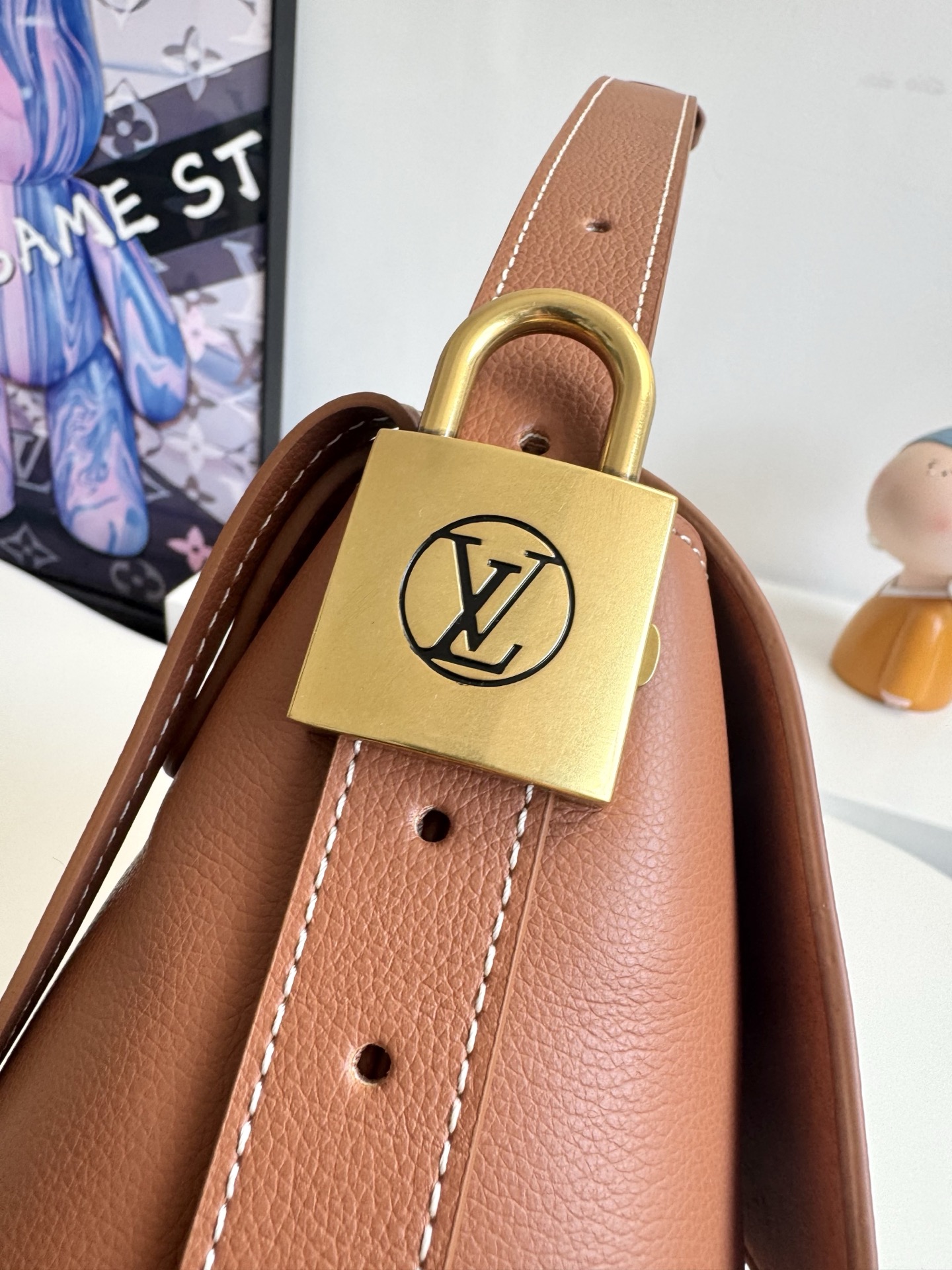 LV Low Key Messenger Bag 163c Dynamic Chip with Boutique Packaging M13151 Size: 30×18×12 cm 18 LV Low Key Messenger Bag 163c Dynamic Chip with Boutique Packaging M13151 Size: 30×18×12 cm - Image 18